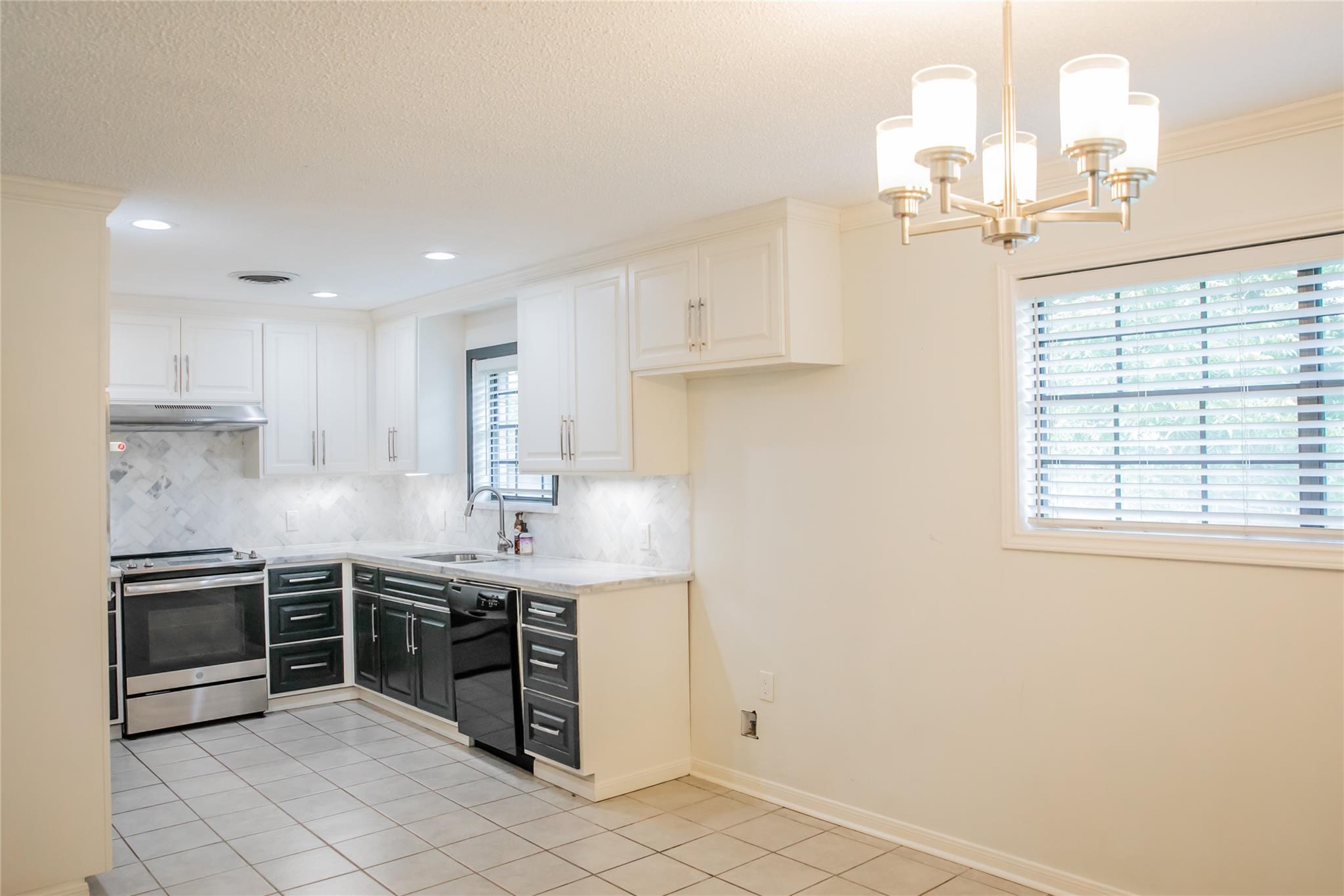 215 Edward Ln, Brenham, TX 77833