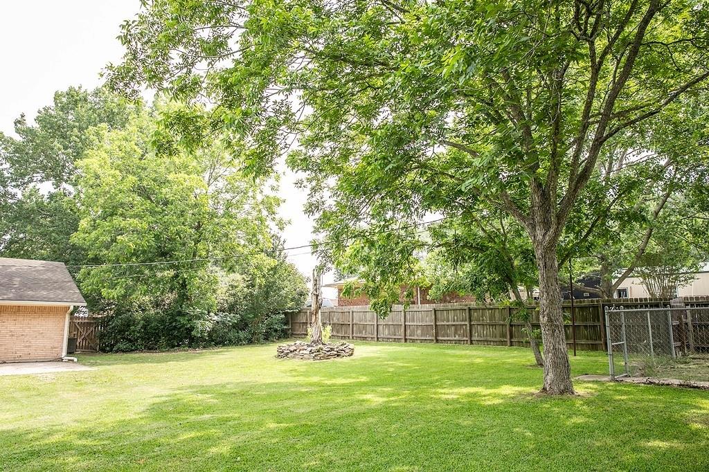 215 Edward Ln, Brenham, TX 77833