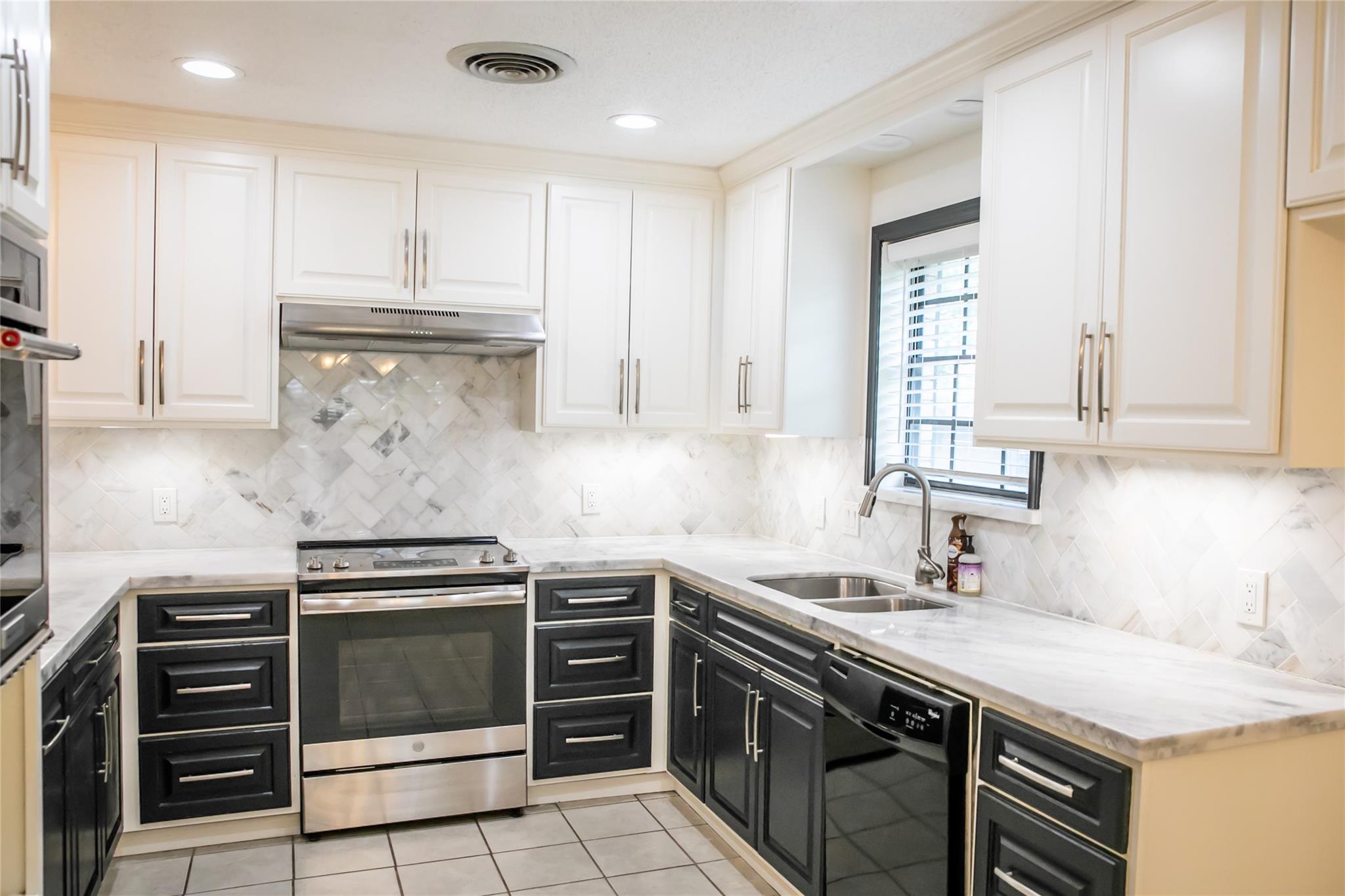 215 Edward Ln, Brenham, TX 77833
