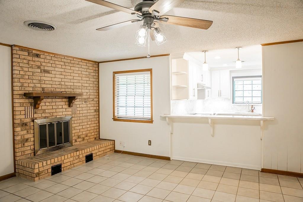 215 Edward Ln, Brenham, TX 77833