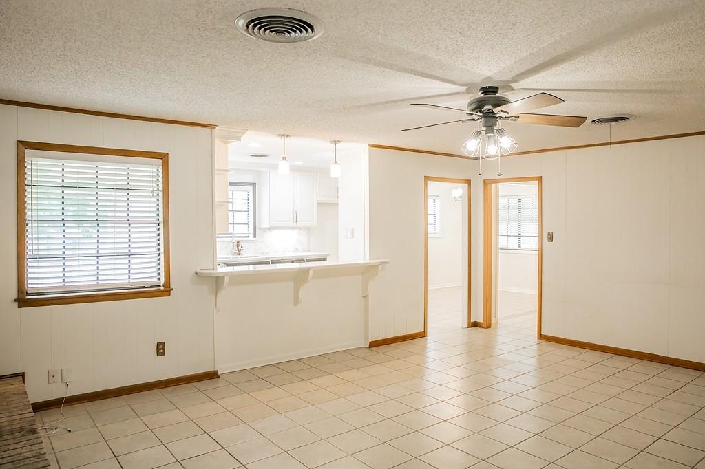 215 Edward Ln, Brenham, TX 77833