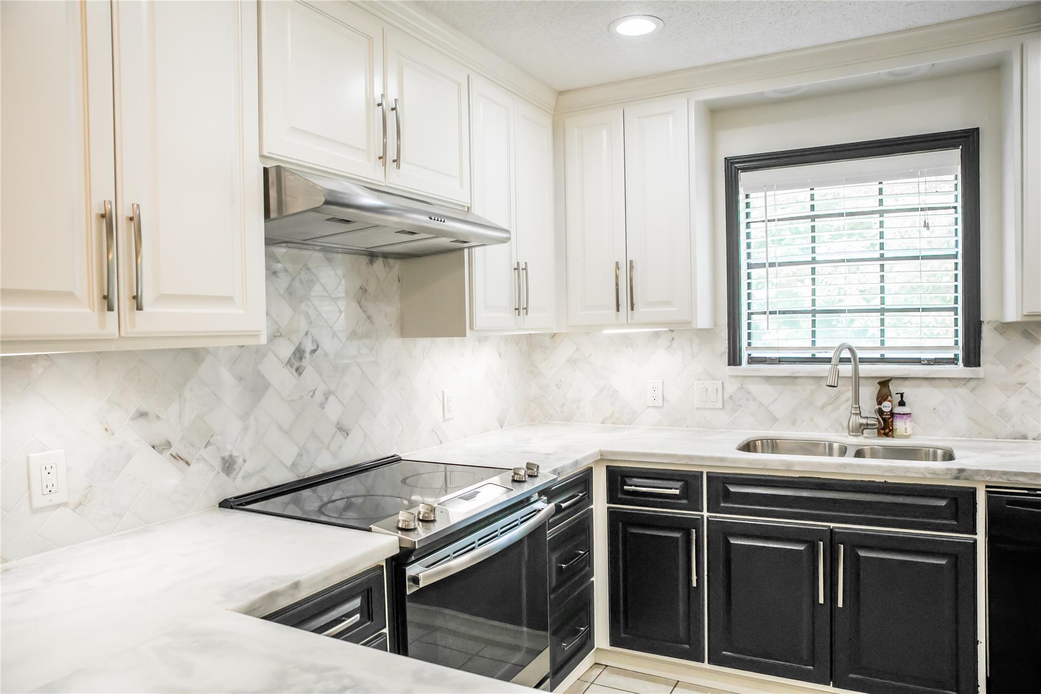215 Edward Ln, Brenham, TX 77833