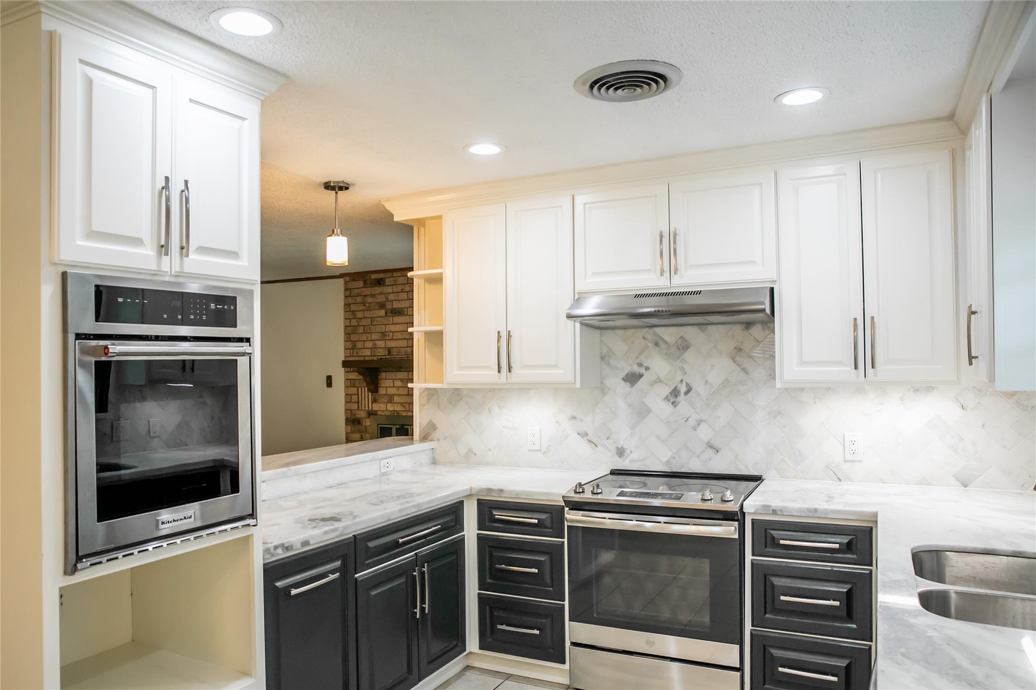 215 Edward Ln, Brenham, TX 77833