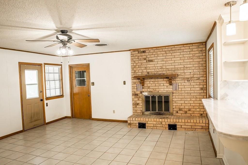215 Edward Ln, Brenham, TX 77833