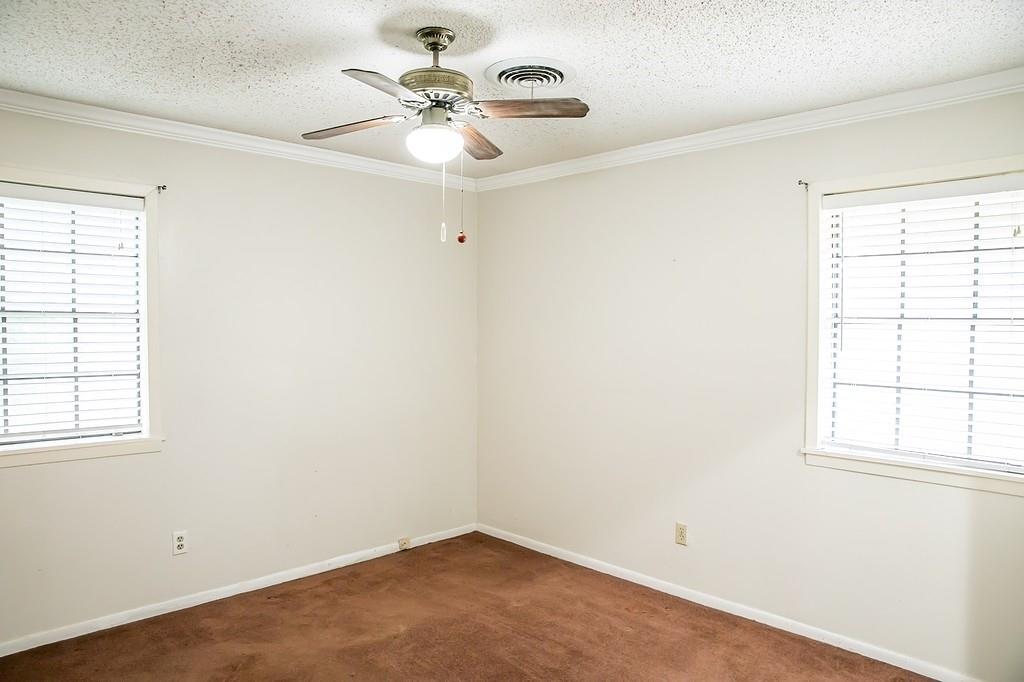 215 Edward Ln, Brenham, TX 77833