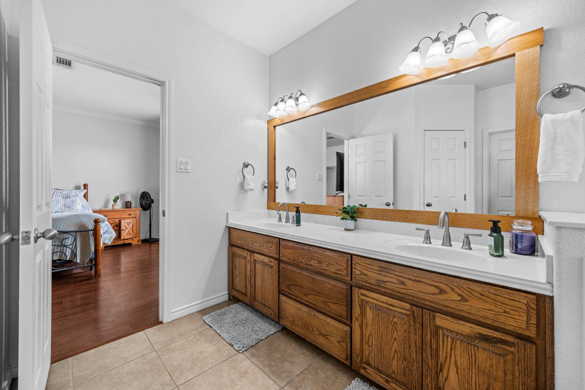 1902 Southview Dr, Salado, TX 76571
