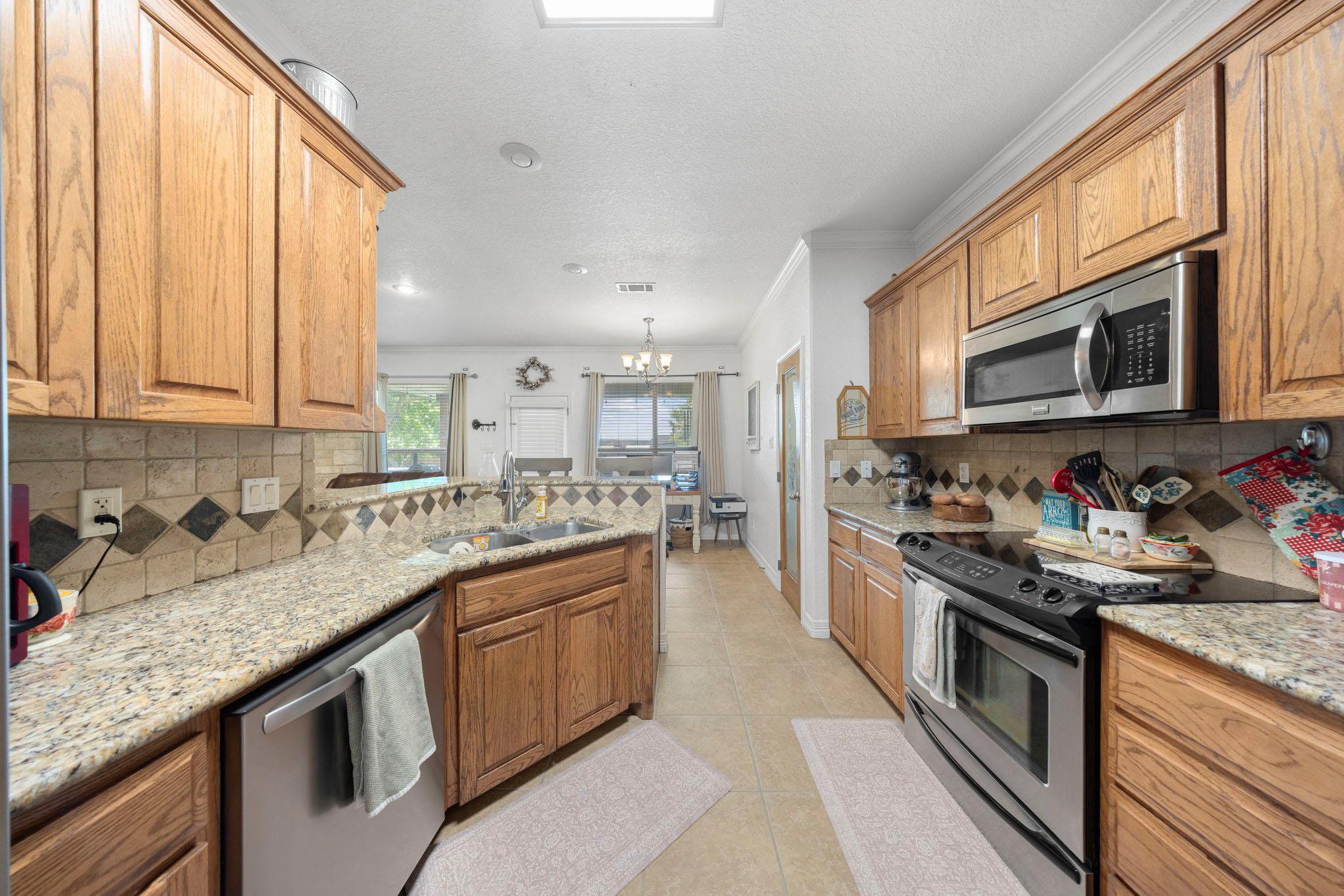 1902 Southview Dr, Salado, TX 76571