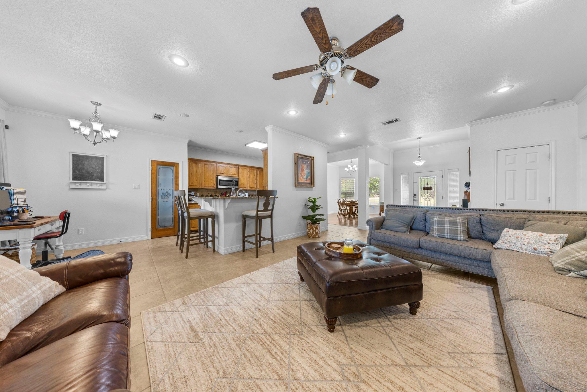 1902 Southview Dr, Salado, TX 76571