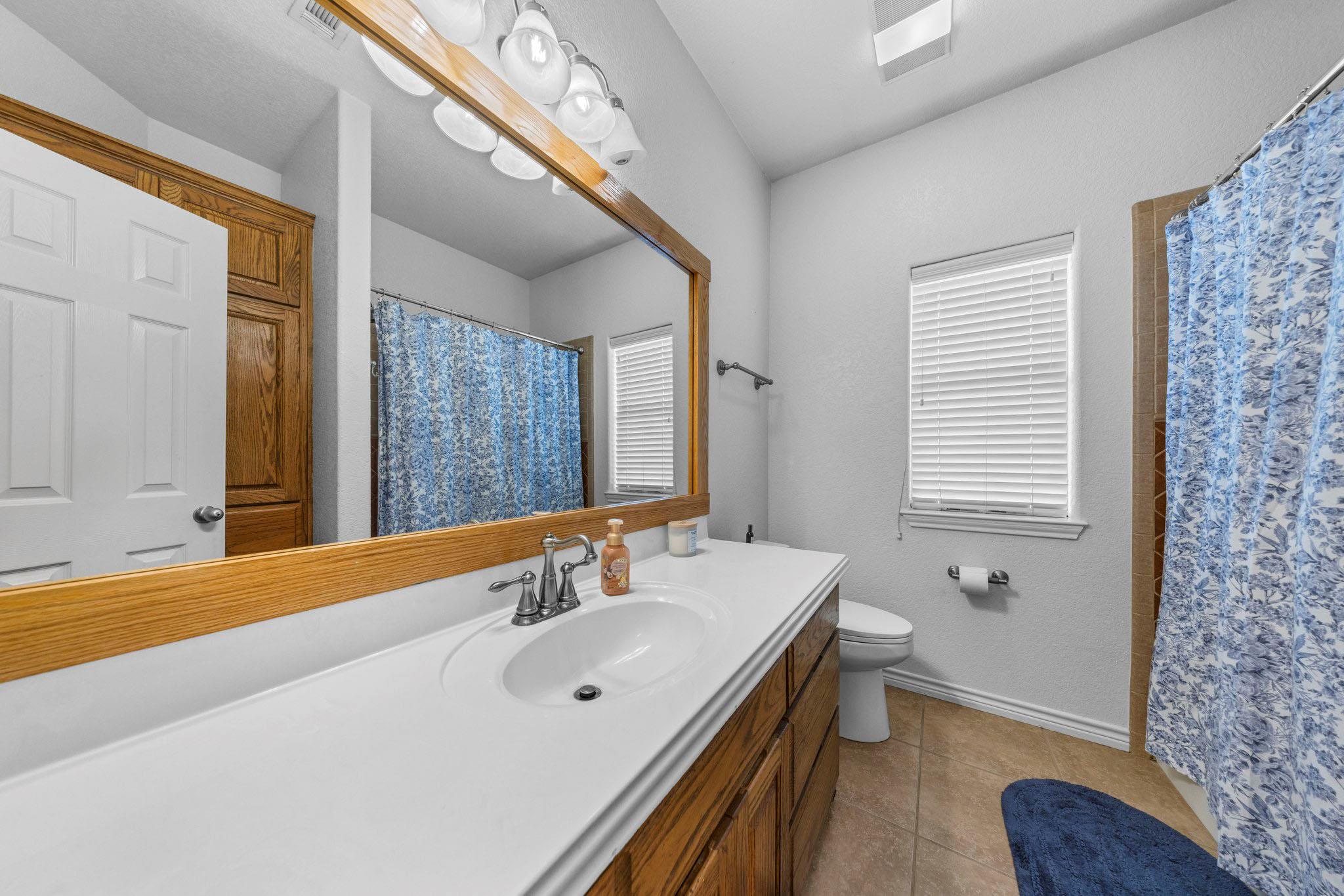 1902 Southview Dr, Salado, TX 76571