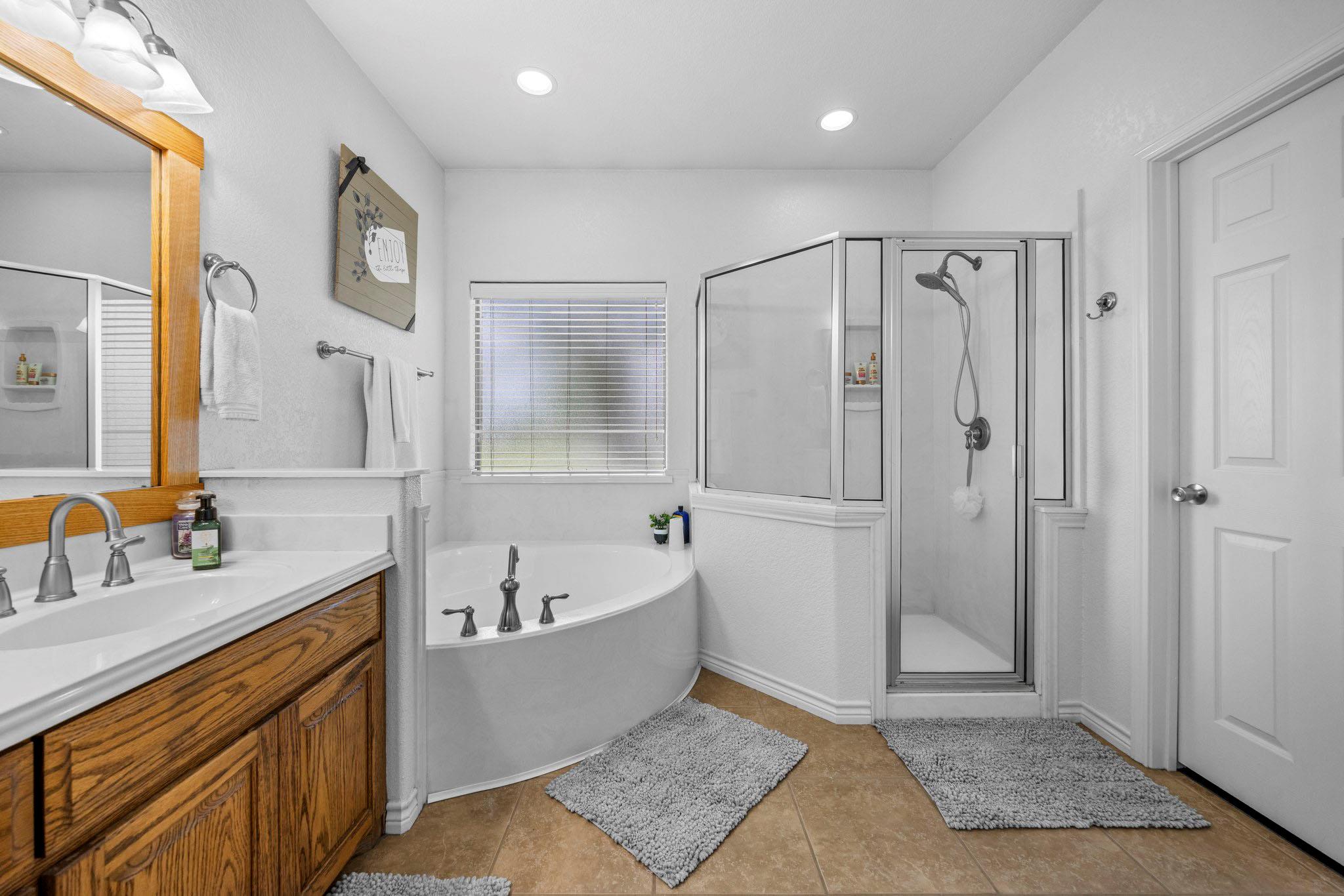 1902 Southview Dr, Salado, TX 76571