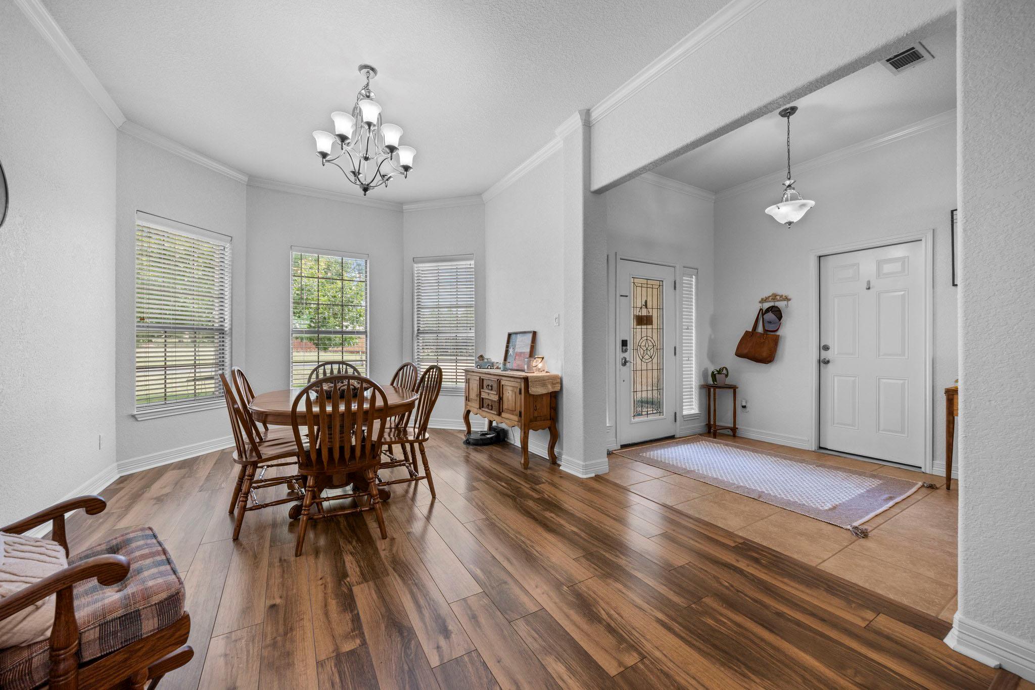 1902 Southview Dr, Salado, TX 76571