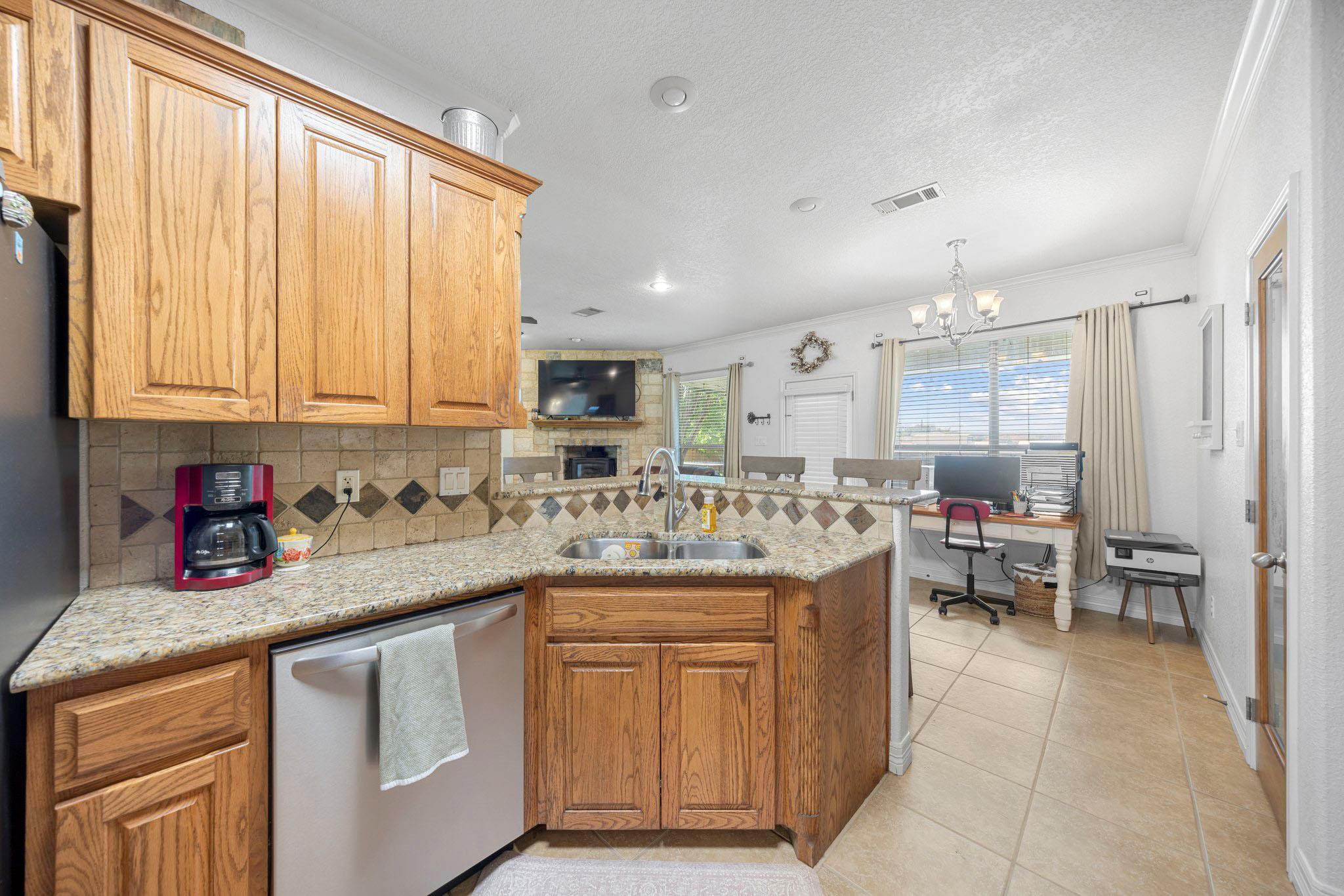 1902 Southview Dr, Salado, TX 76571