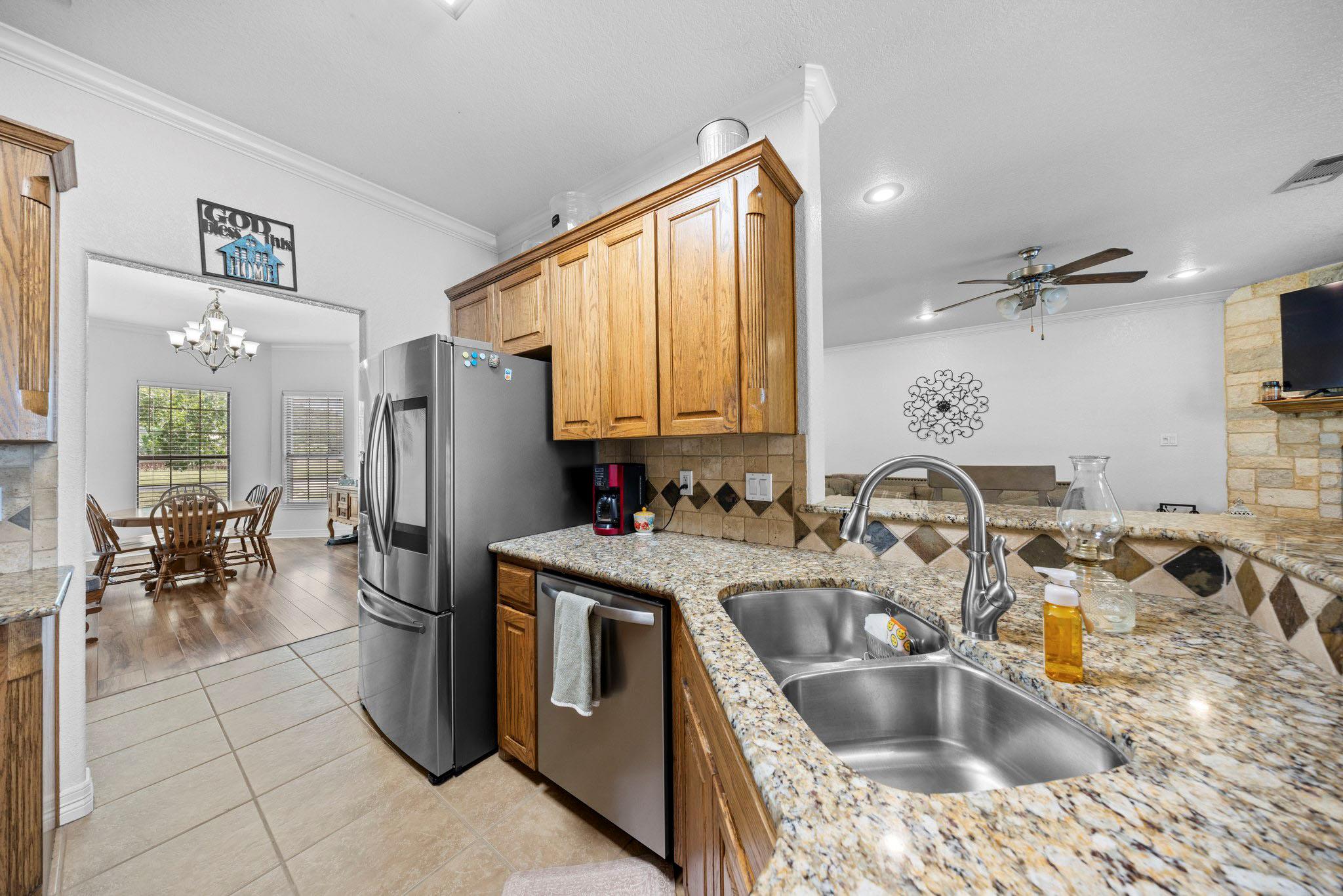 1902 Southview Dr, Salado, TX 76571