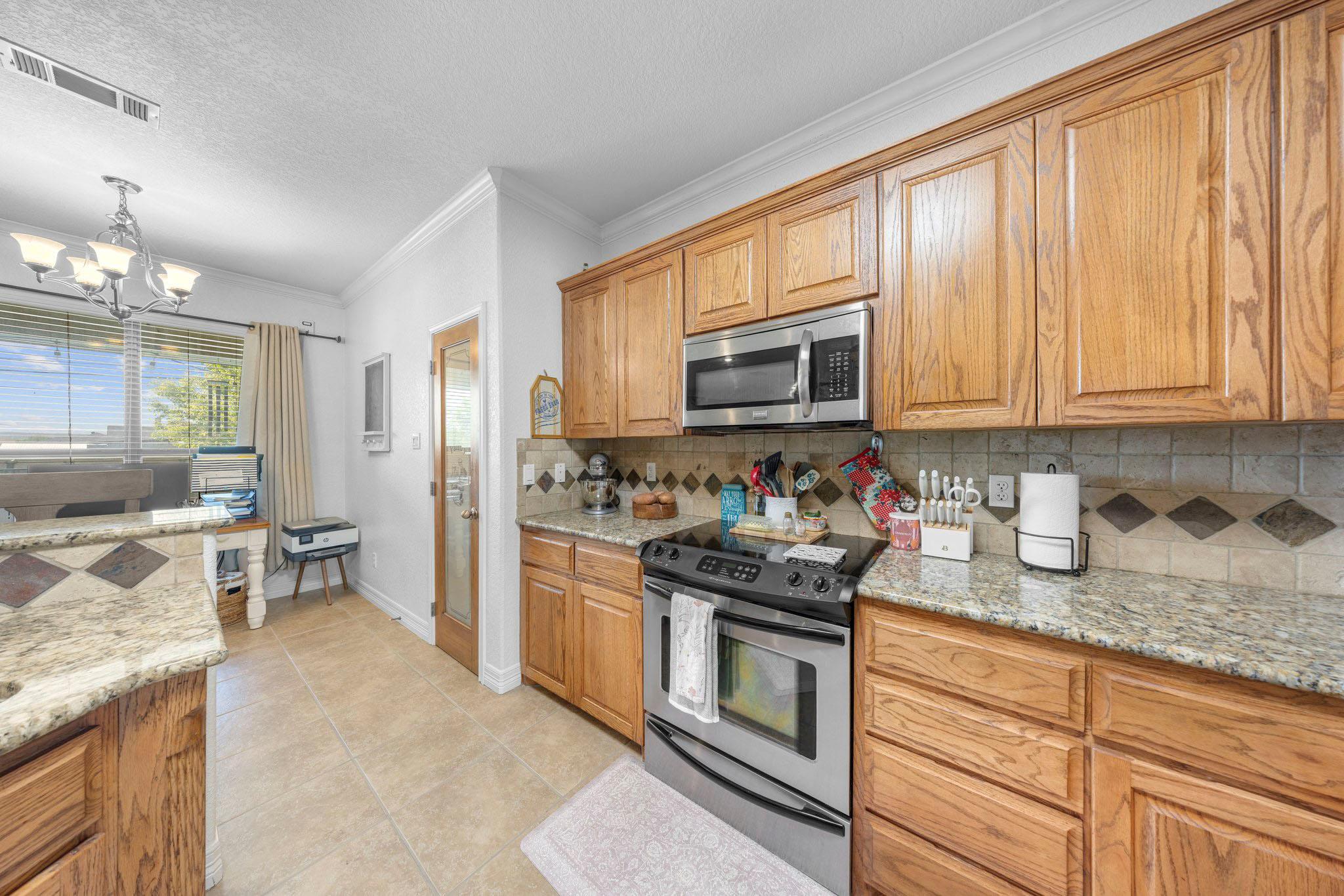 1902 Southview Dr, Salado, TX 76571