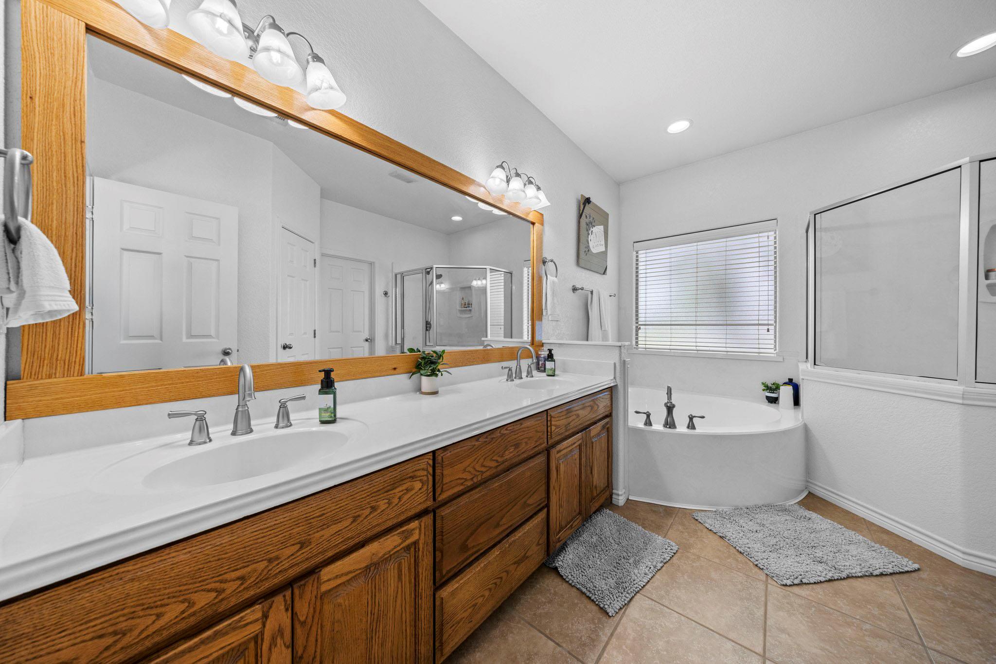 1902 Southview Dr, Salado, TX 76571