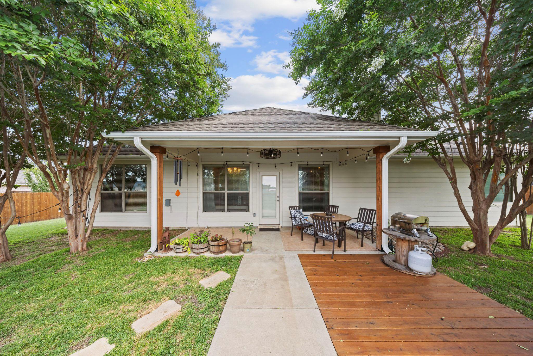 1902 Southview Dr, Salado, TX 76571