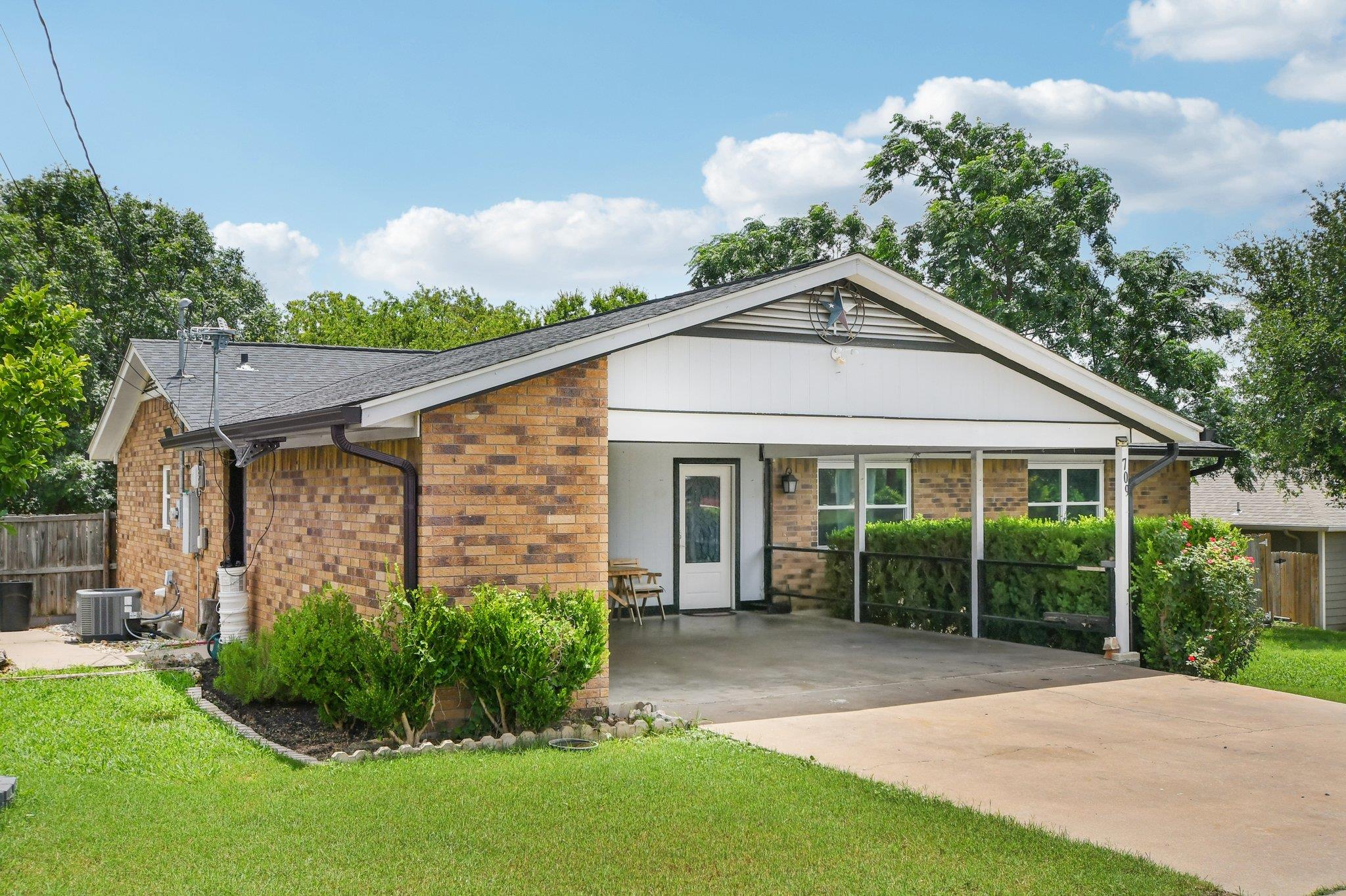 709 Harvey Ave, Burnet, TX 78611