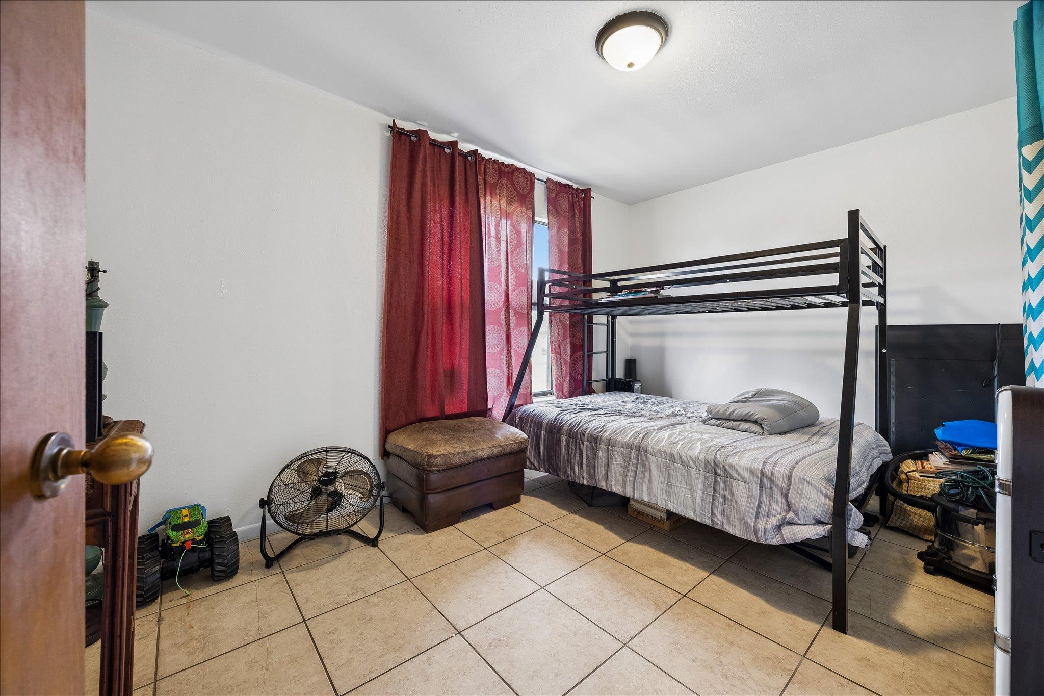 525 Lenora Dr, Taylor, TX 76574