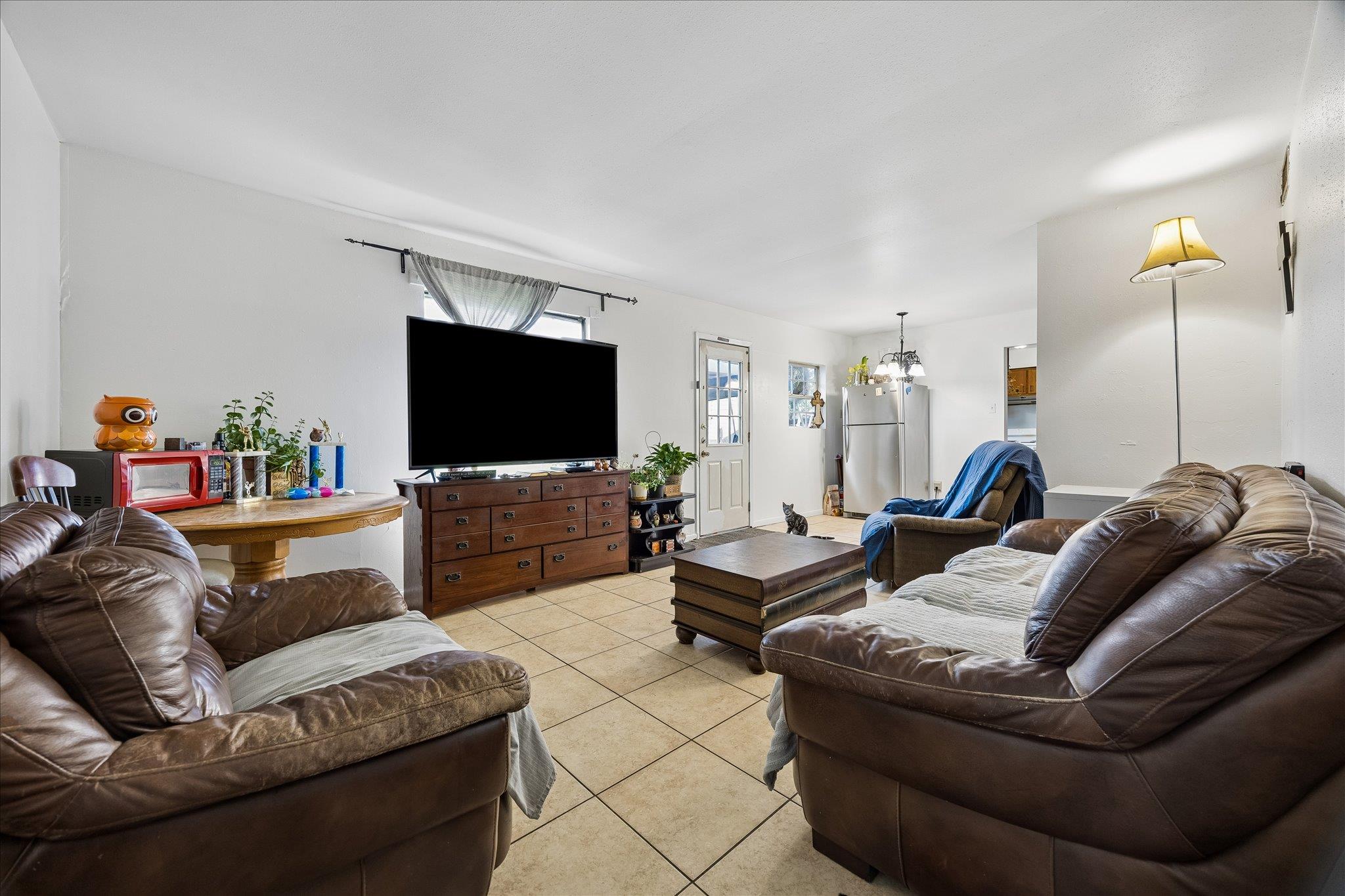 525 Lenora Dr, Taylor, TX 76574