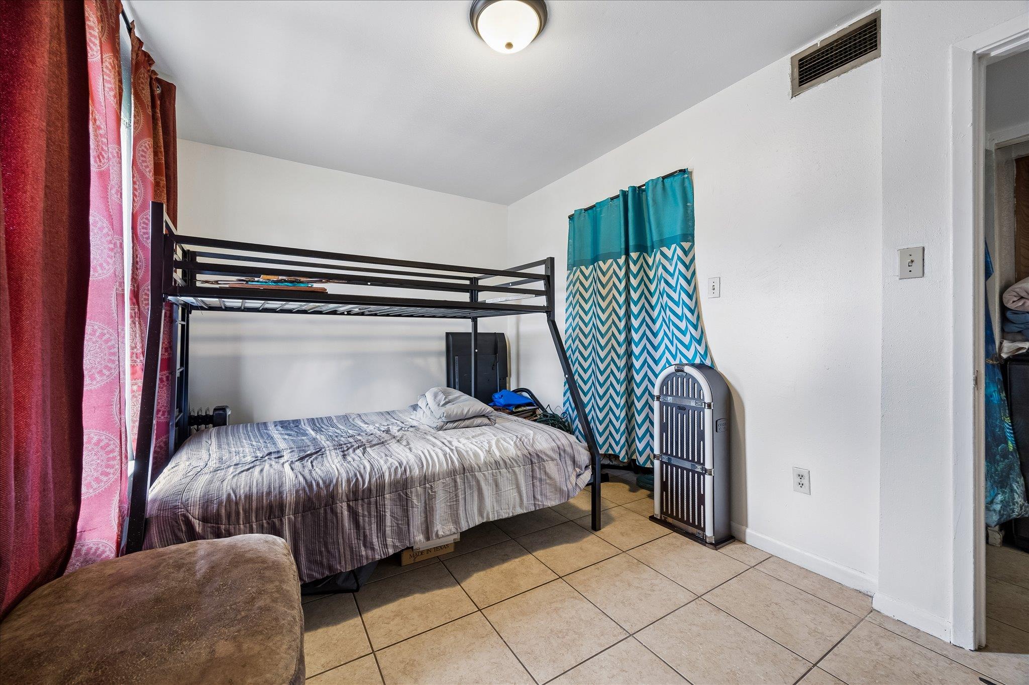 525 Lenora Dr, Taylor, TX 76574