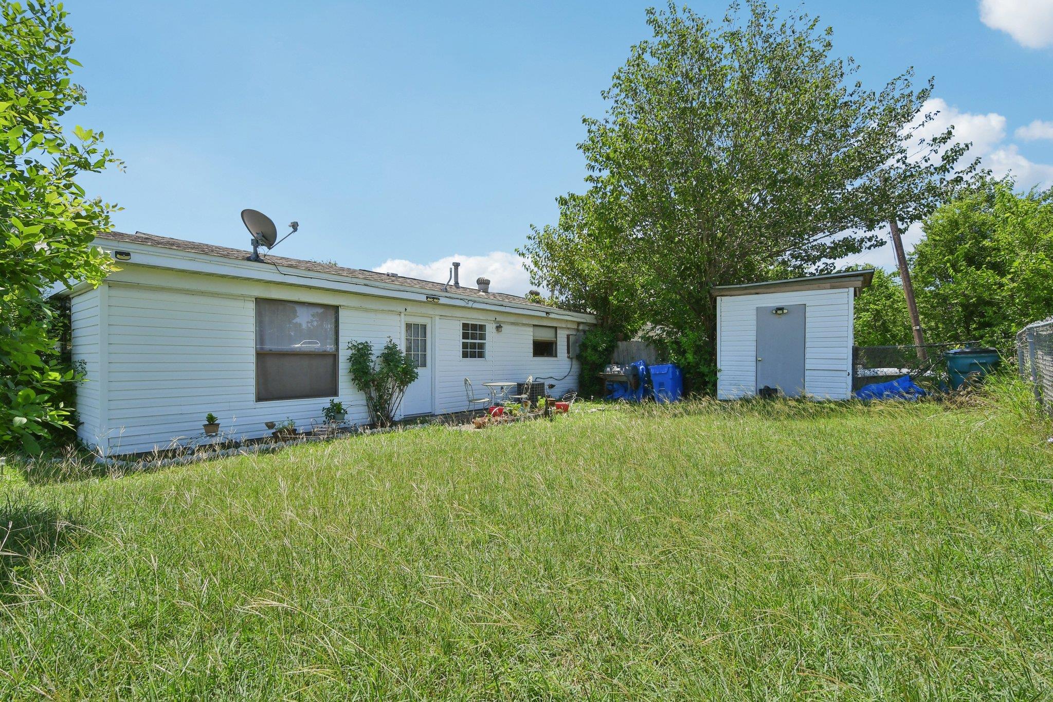 525 Lenora Dr, Taylor, TX 76574