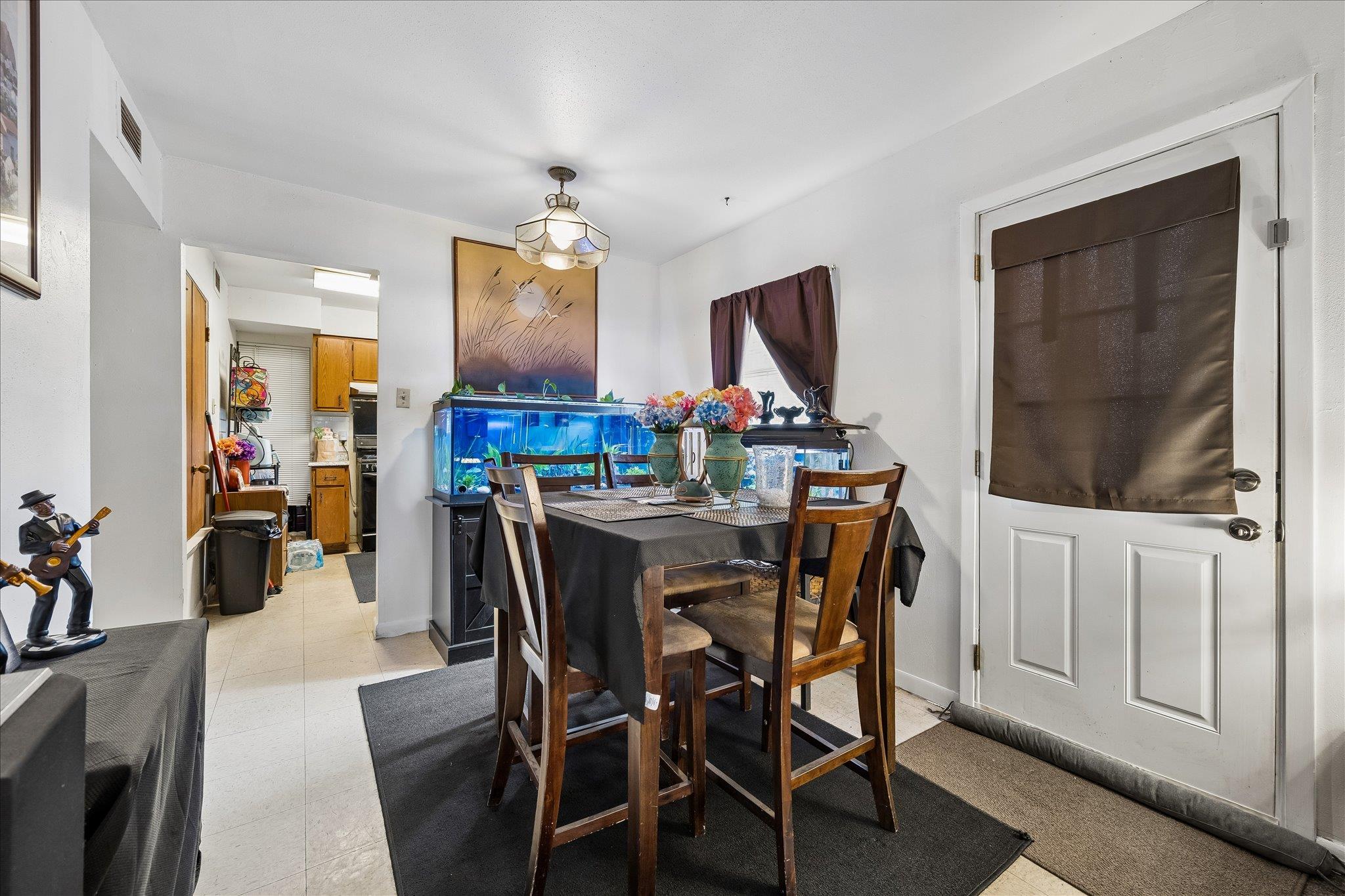 525 Lenora Dr, Taylor, TX 76574