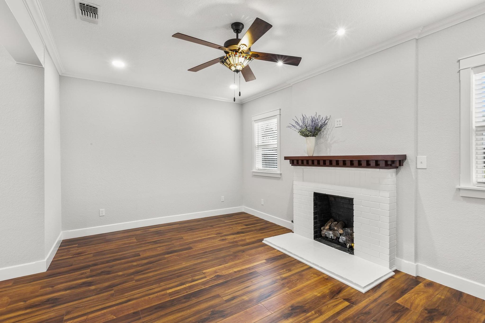 522 S Walnut Ave, Luling, TX 78648