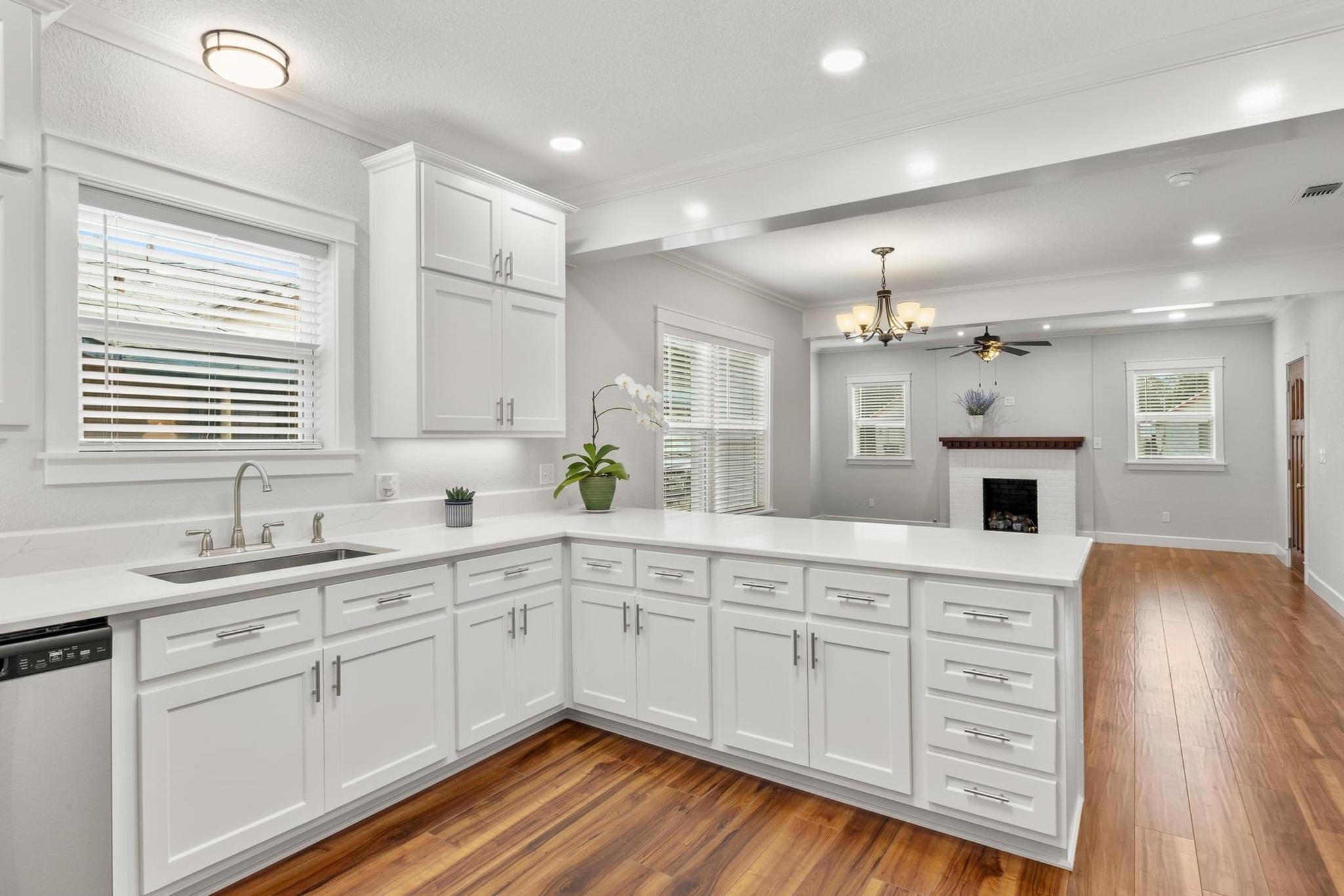 522 S Walnut Ave, Luling, TX 78648