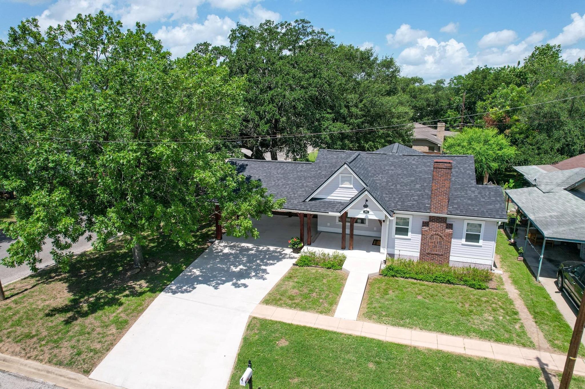 522 S Walnut Ave, Luling, TX 78648