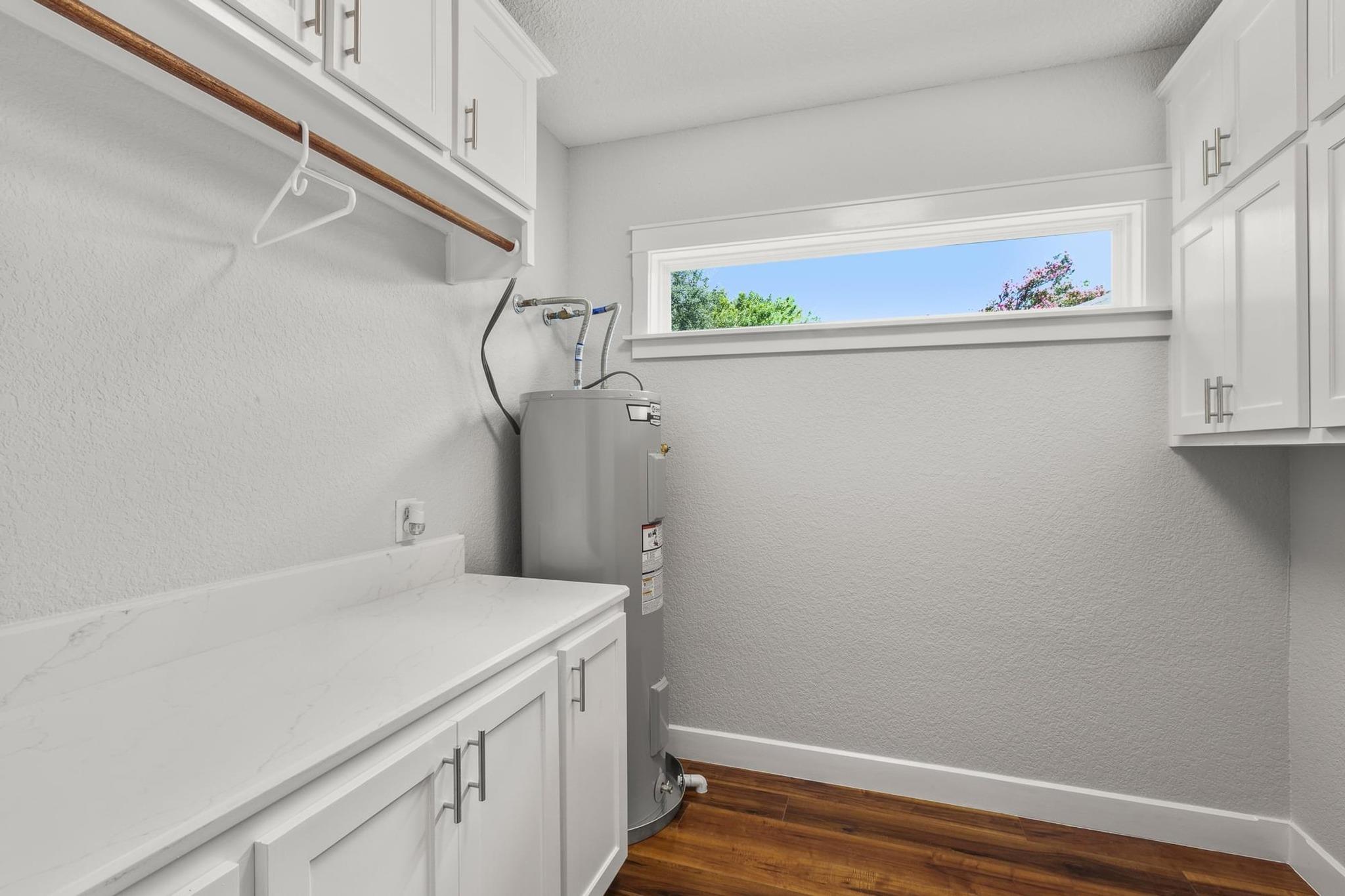 522 S Walnut Ave, Luling, TX 78648