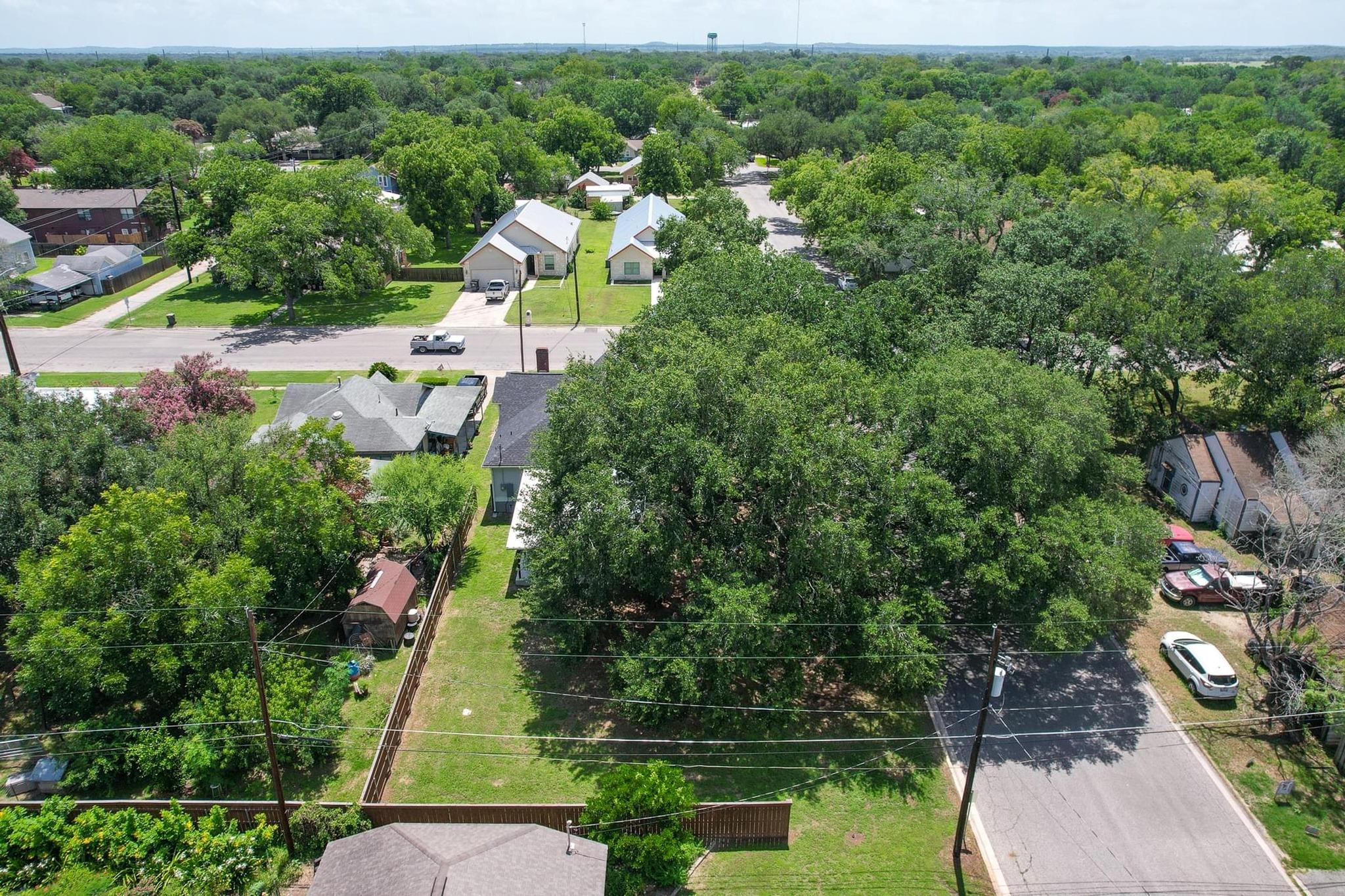 522 S Walnut Ave, Luling, TX 78648