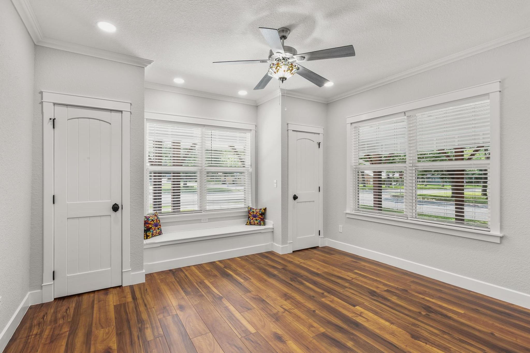 522 S Walnut Ave, Luling, TX 78648