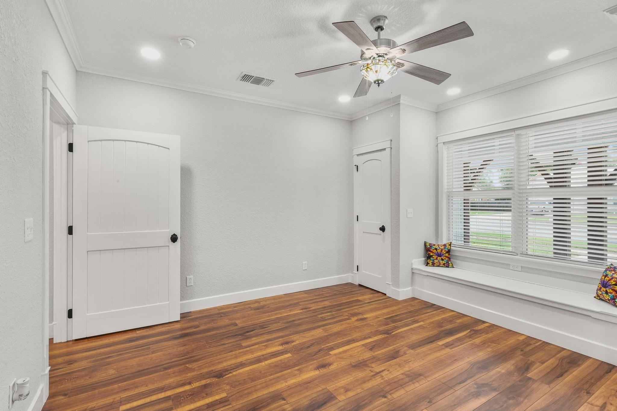 522 S Walnut Ave, Luling, TX 78648