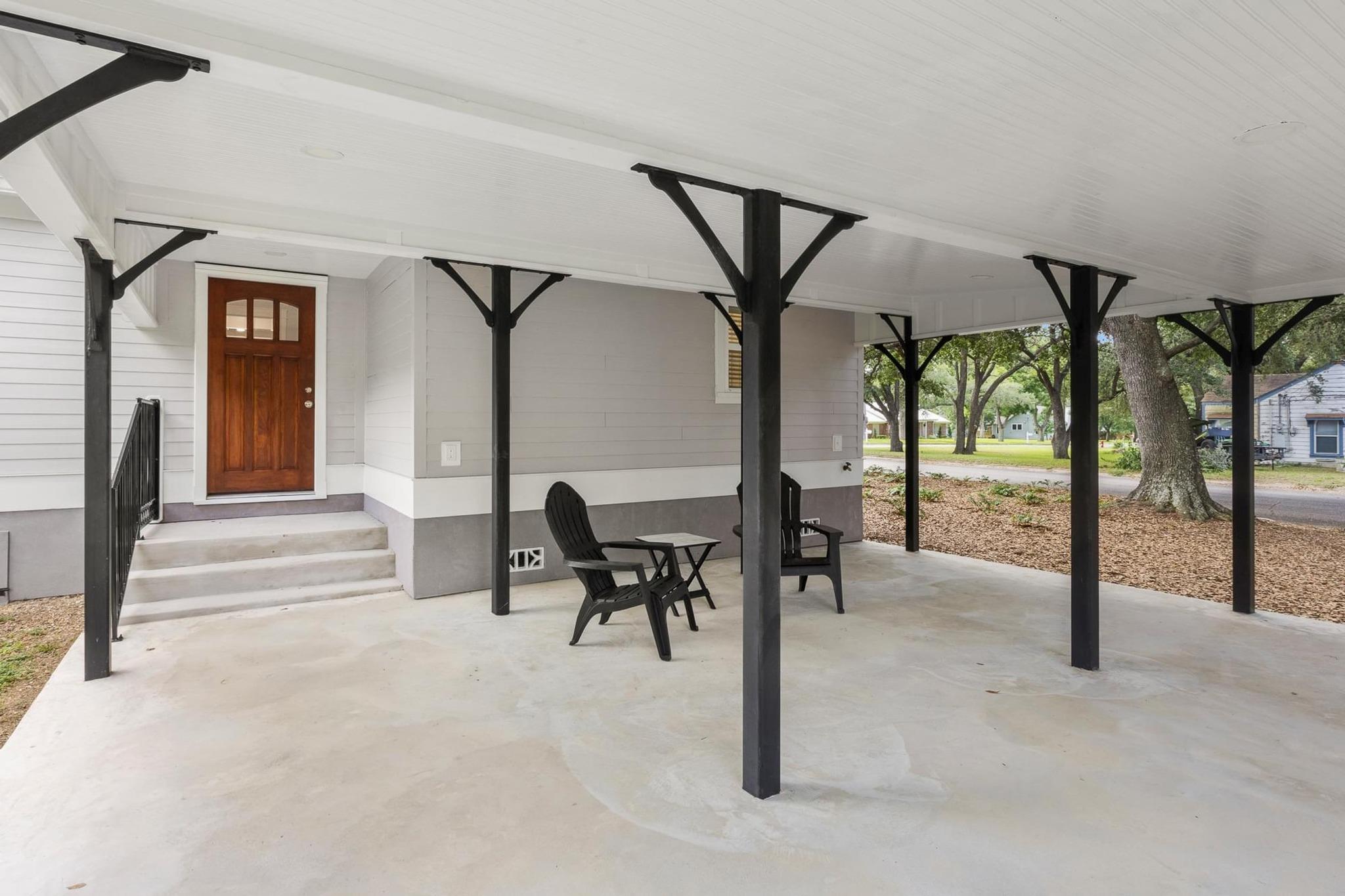 522 S Walnut Ave, Luling, TX 78648