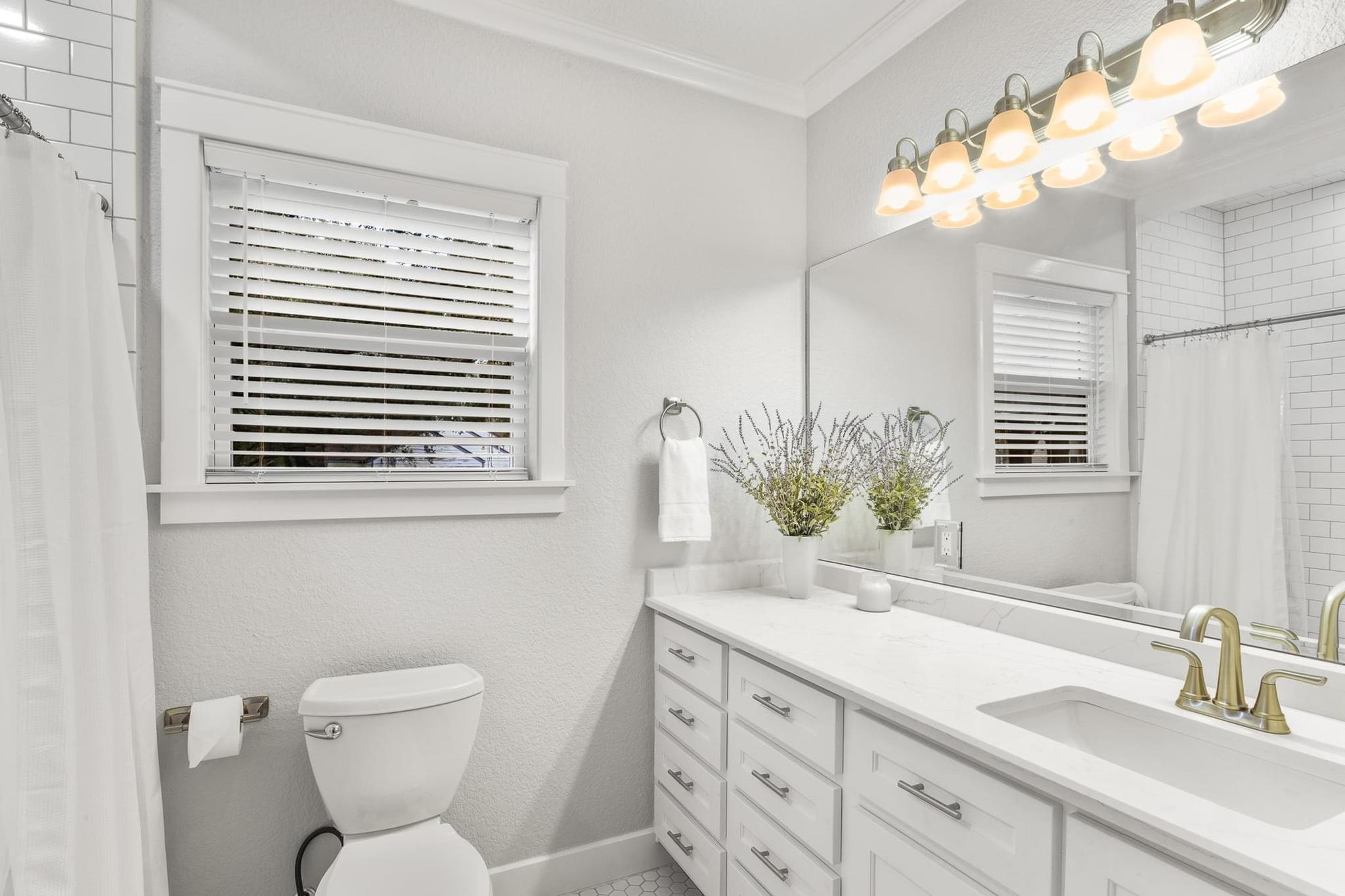 522 S Walnut Ave, Luling, TX 78648