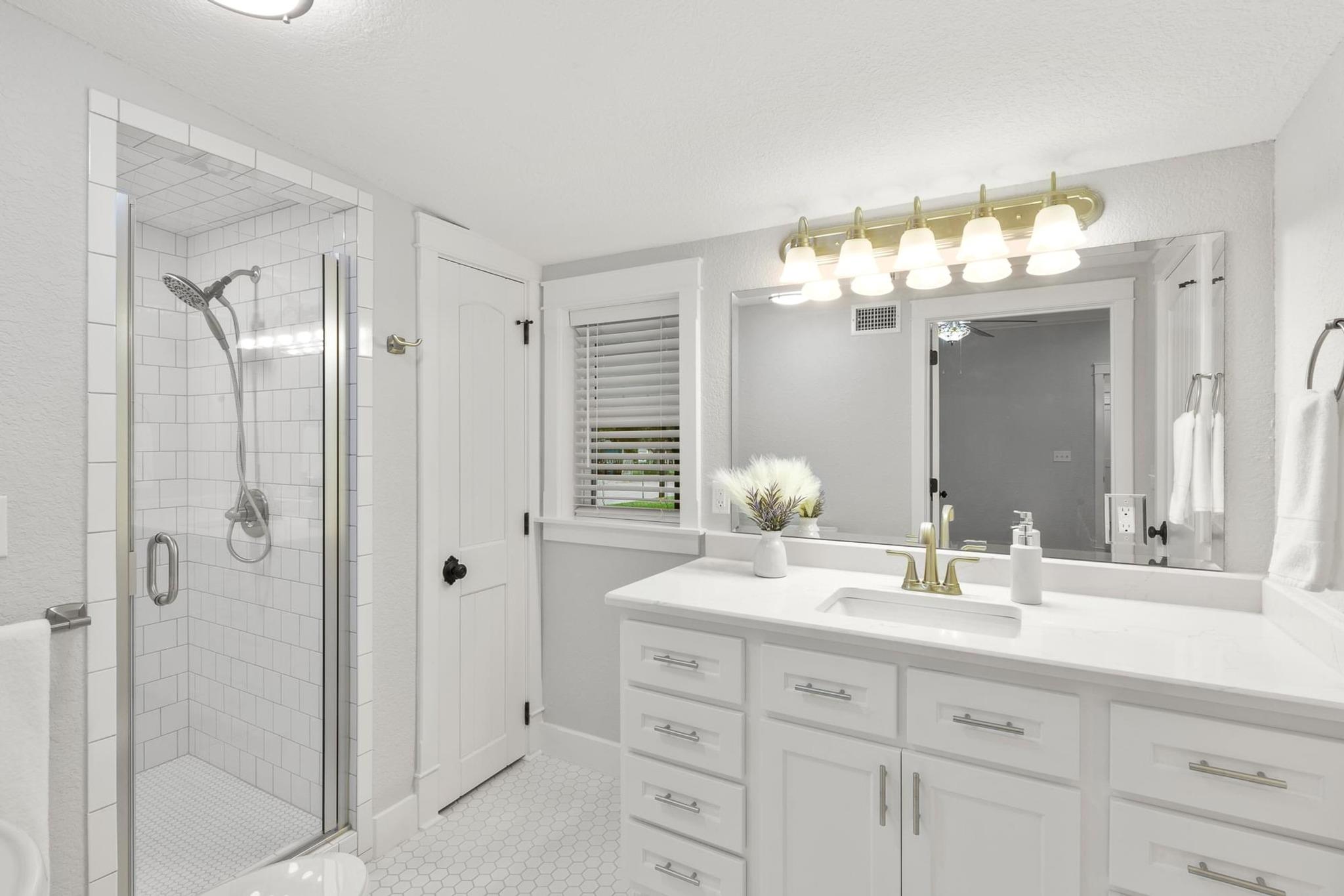 522 S Walnut Ave, Luling, TX 78648