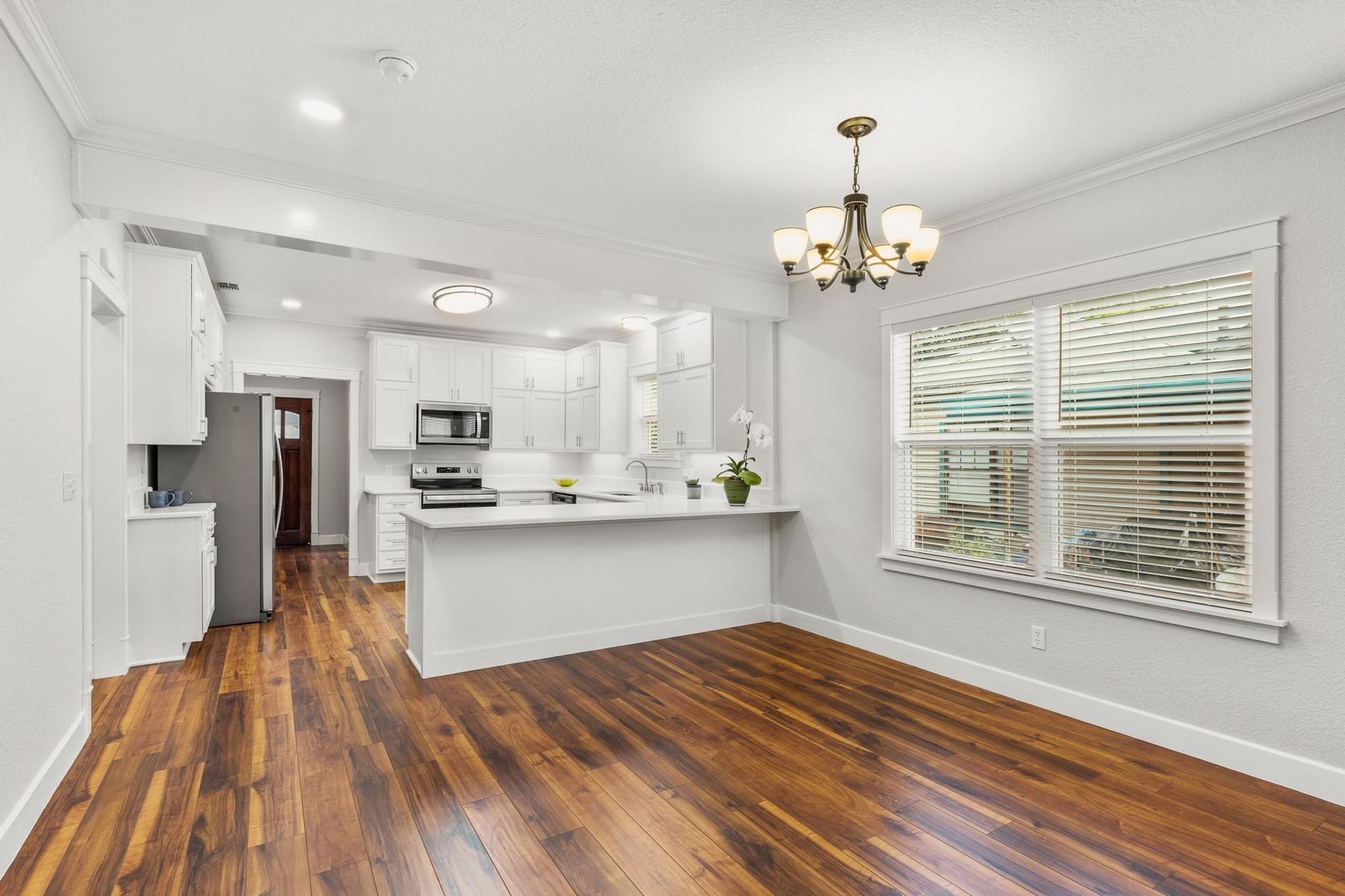 522 S Walnut Ave, Luling, TX 78648