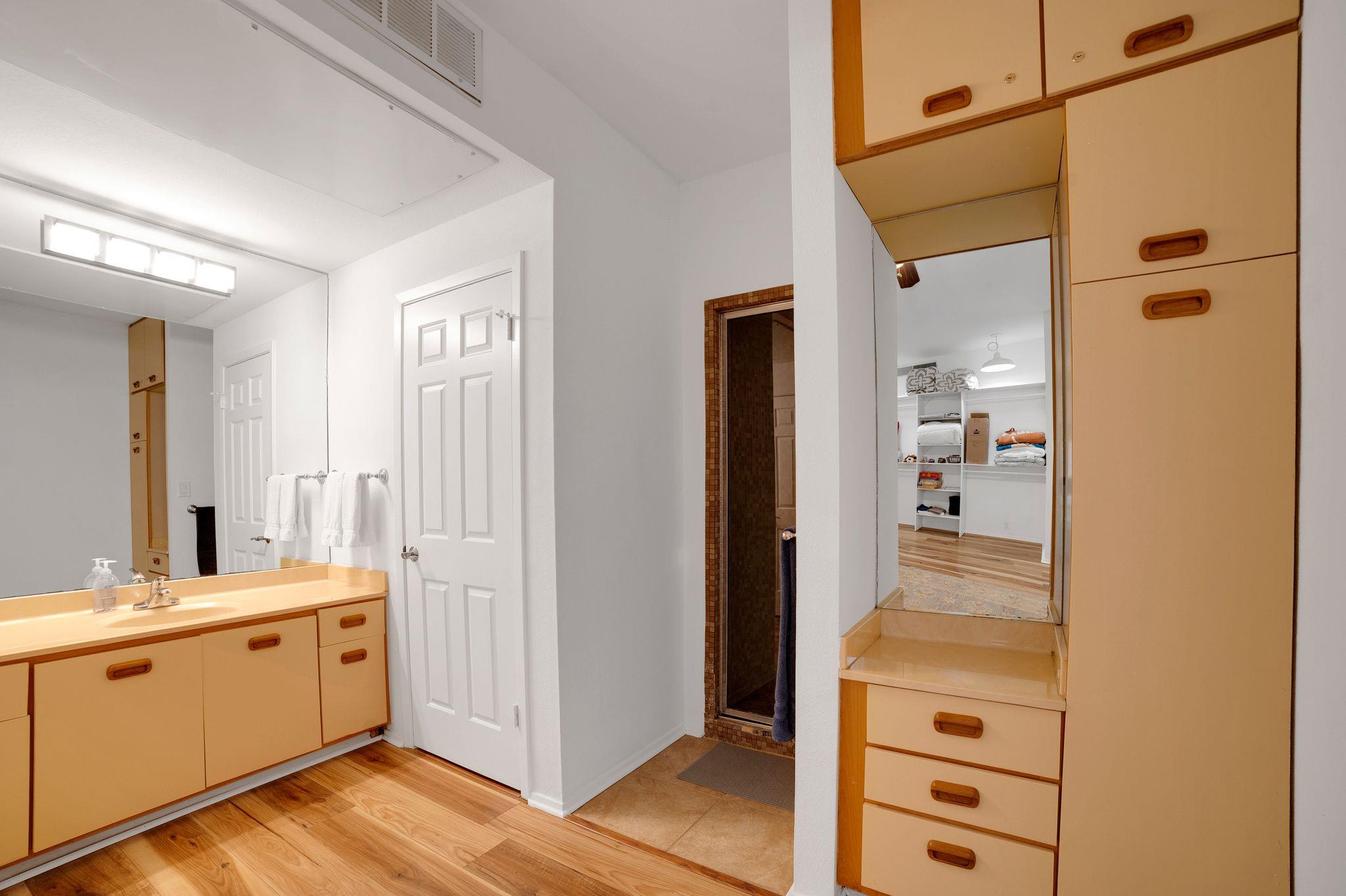 1 Crystal Springs Court Ct # H, The Hills, TX 78738