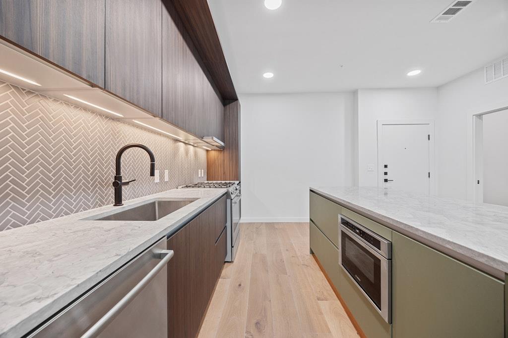 2209 S 1st St # 230, Austin, TX 78704