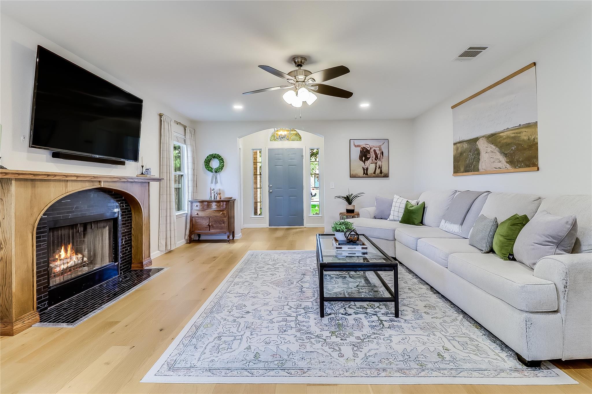 211 Estate Dr, Hutto, TX 78634