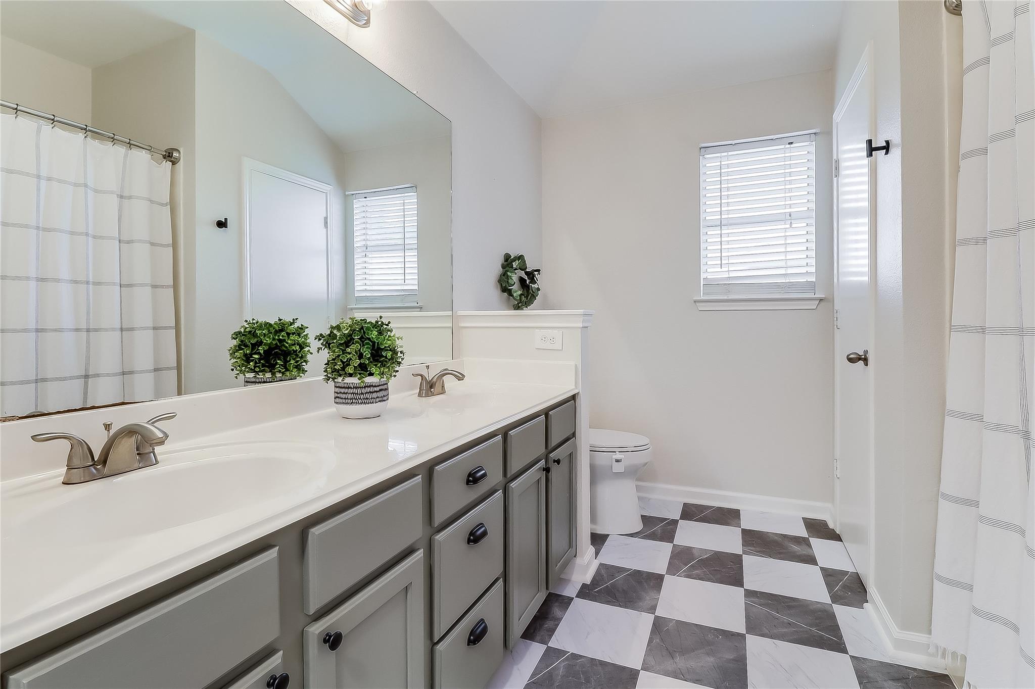 211 Estate Dr, Hutto, TX 78634