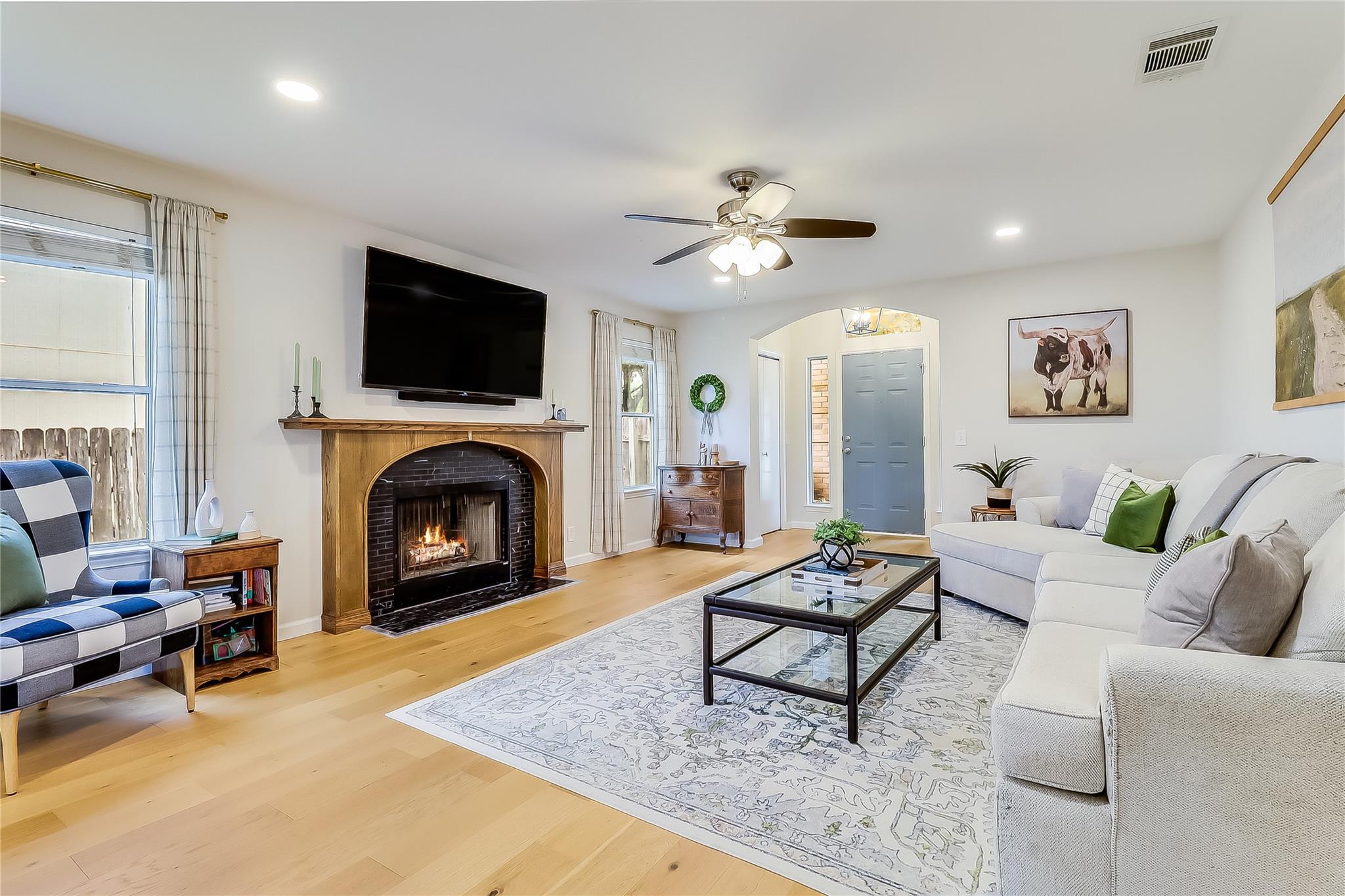 211 Estate Dr, Hutto, TX 78634