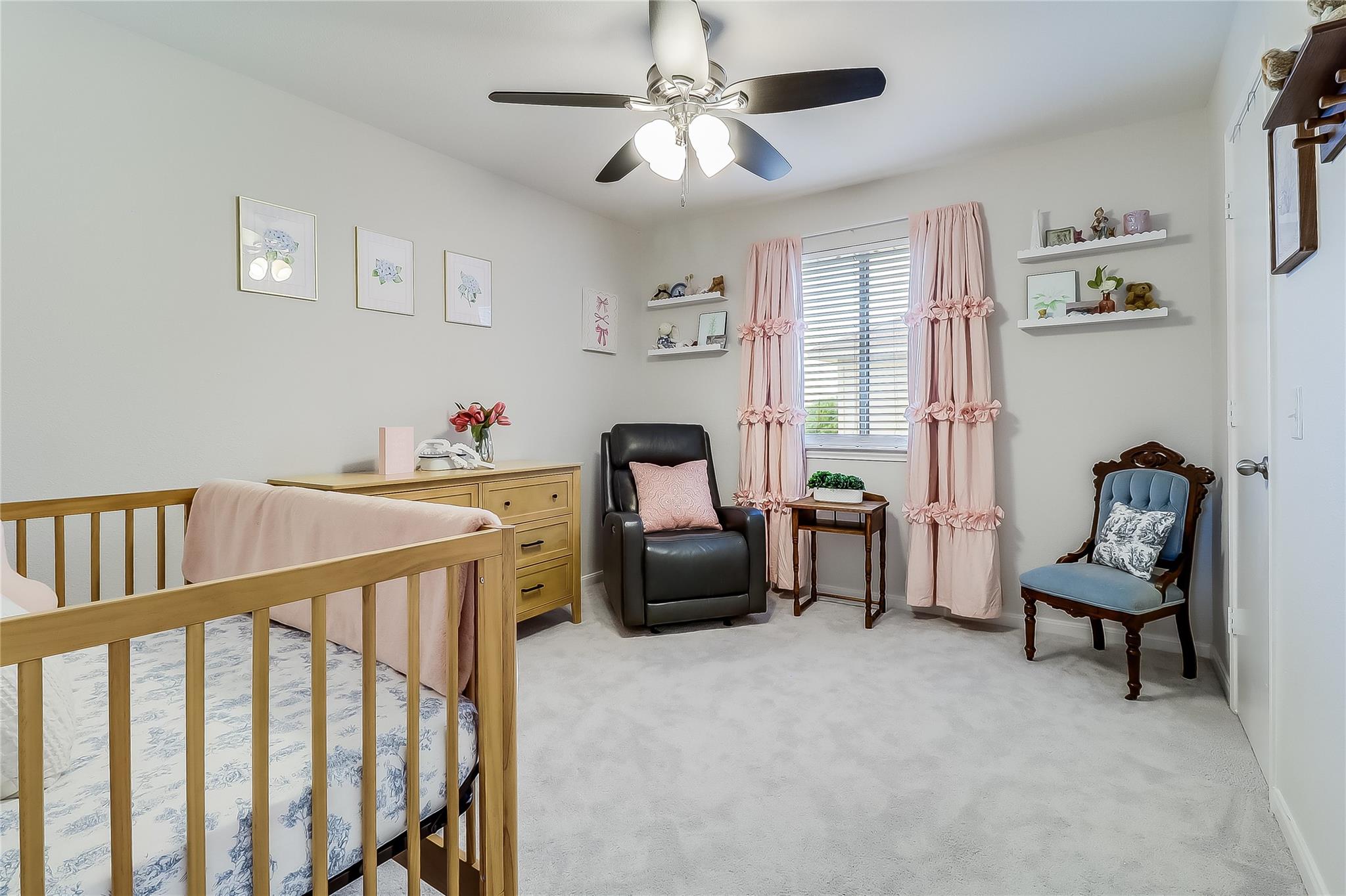 211 Estate Dr, Hutto, TX 78634