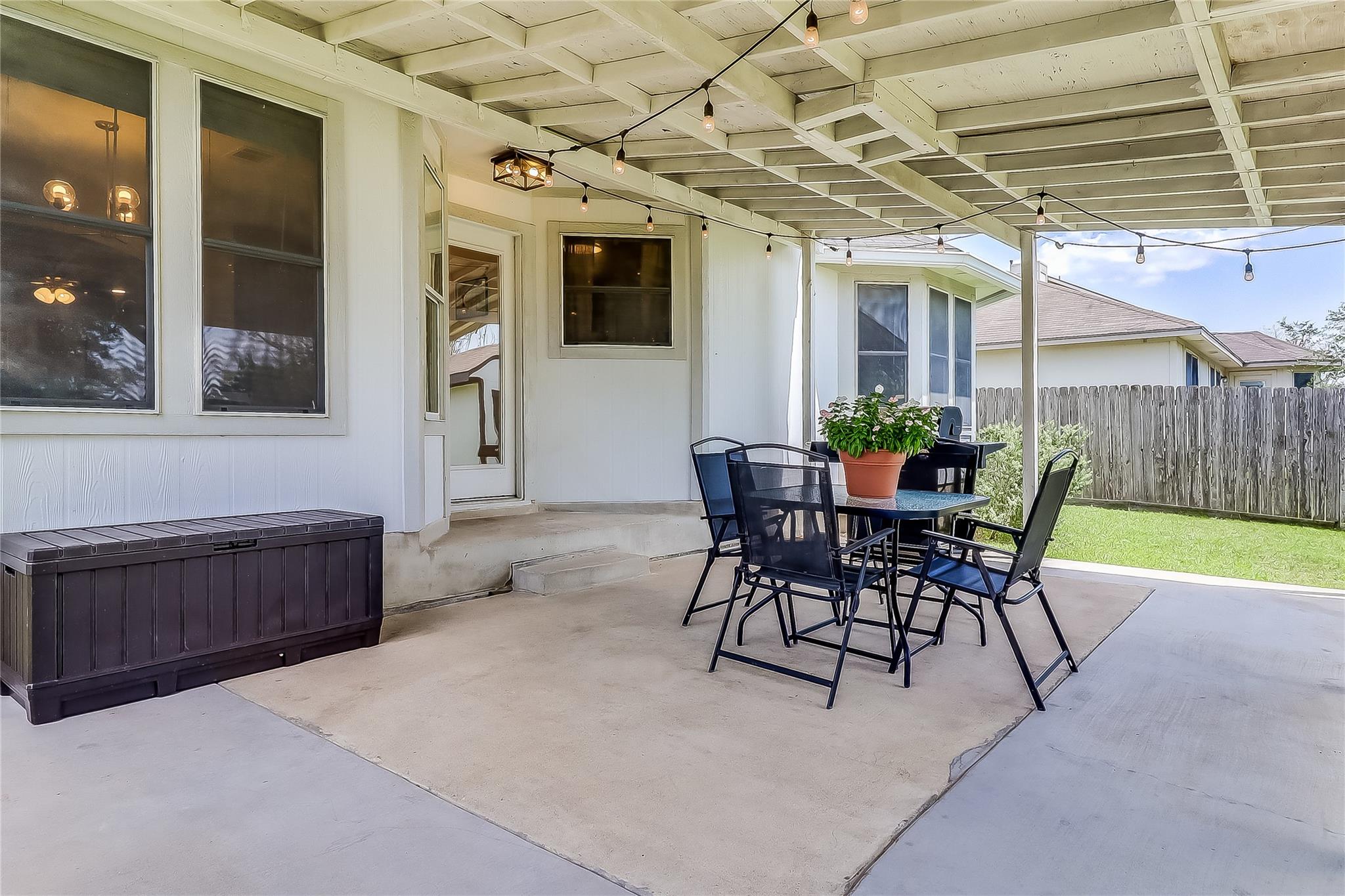 211 Estate Dr, Hutto, TX 78634