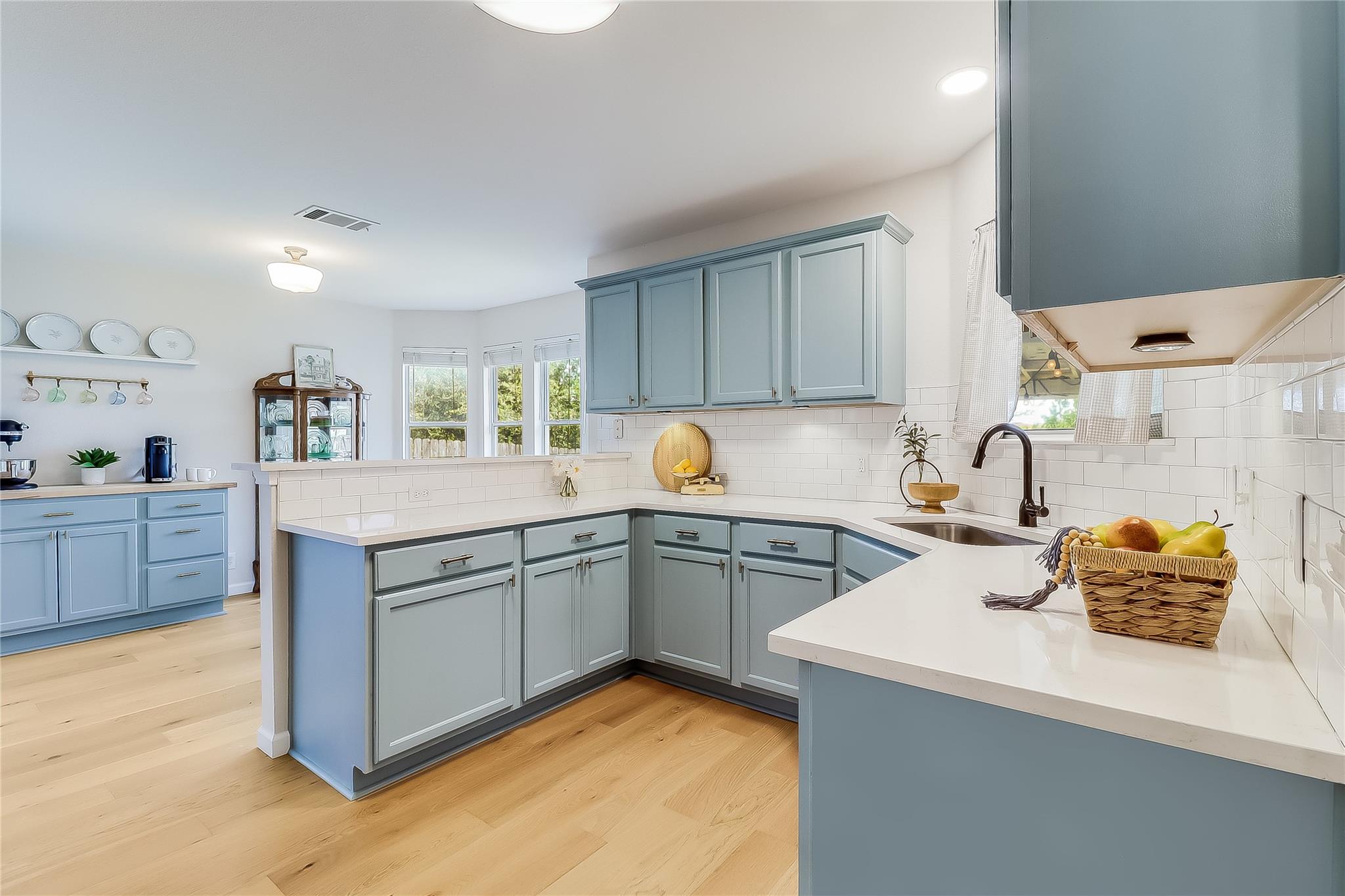 211 Estate Dr, Hutto, TX 78634
