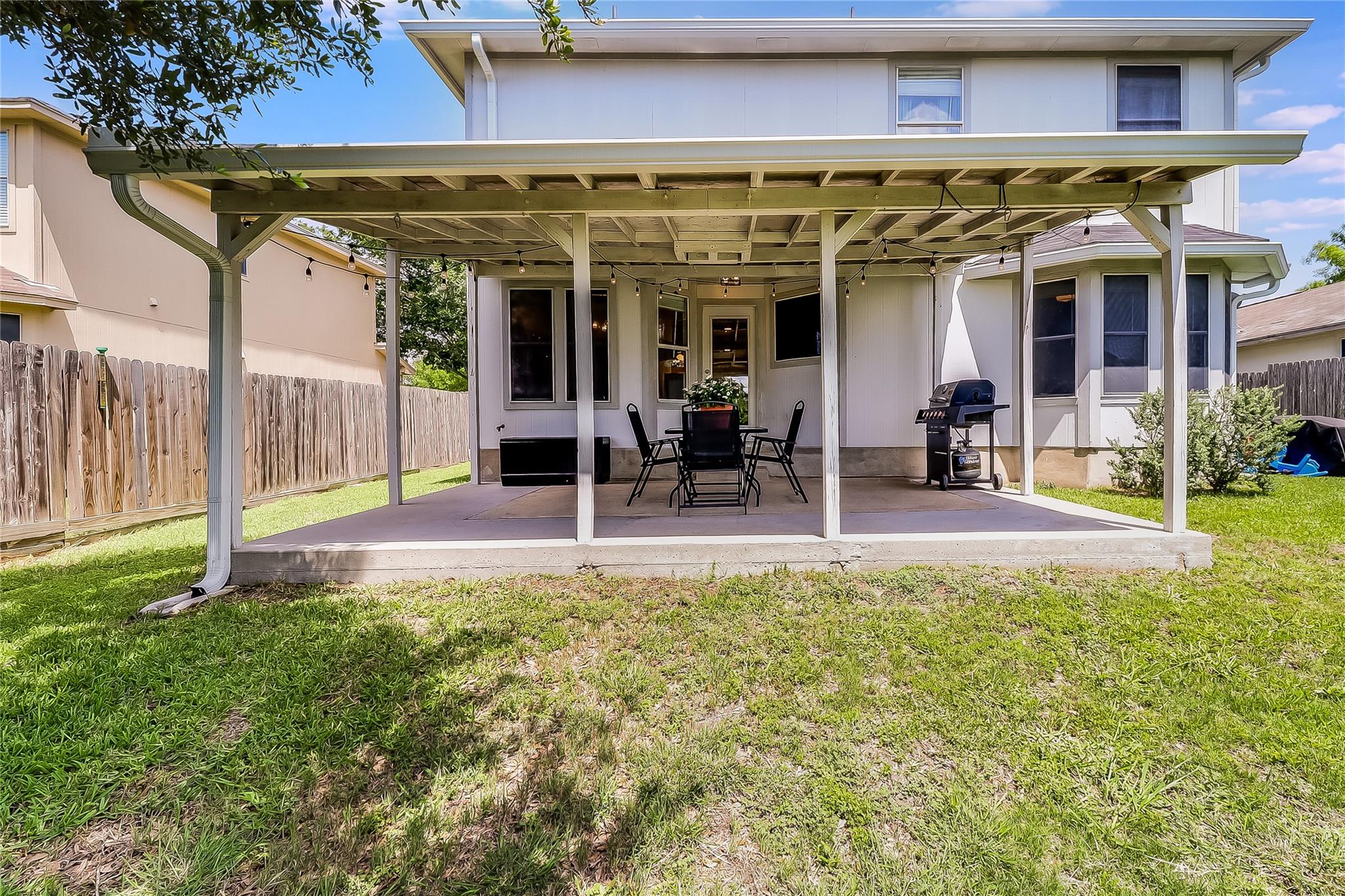 211 Estate Dr, Hutto, TX 78634
