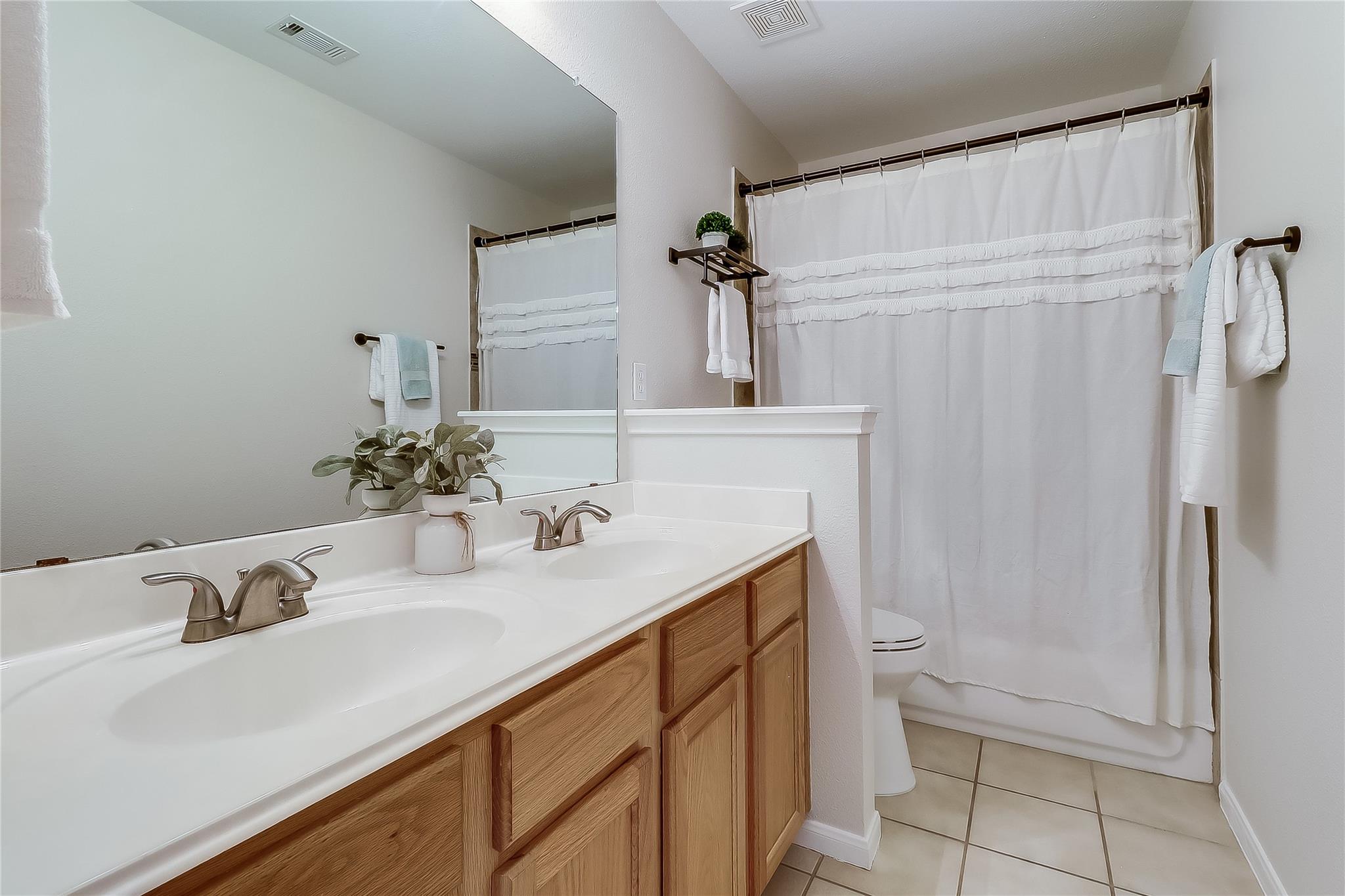 211 Estate Dr, Hutto, TX 78634