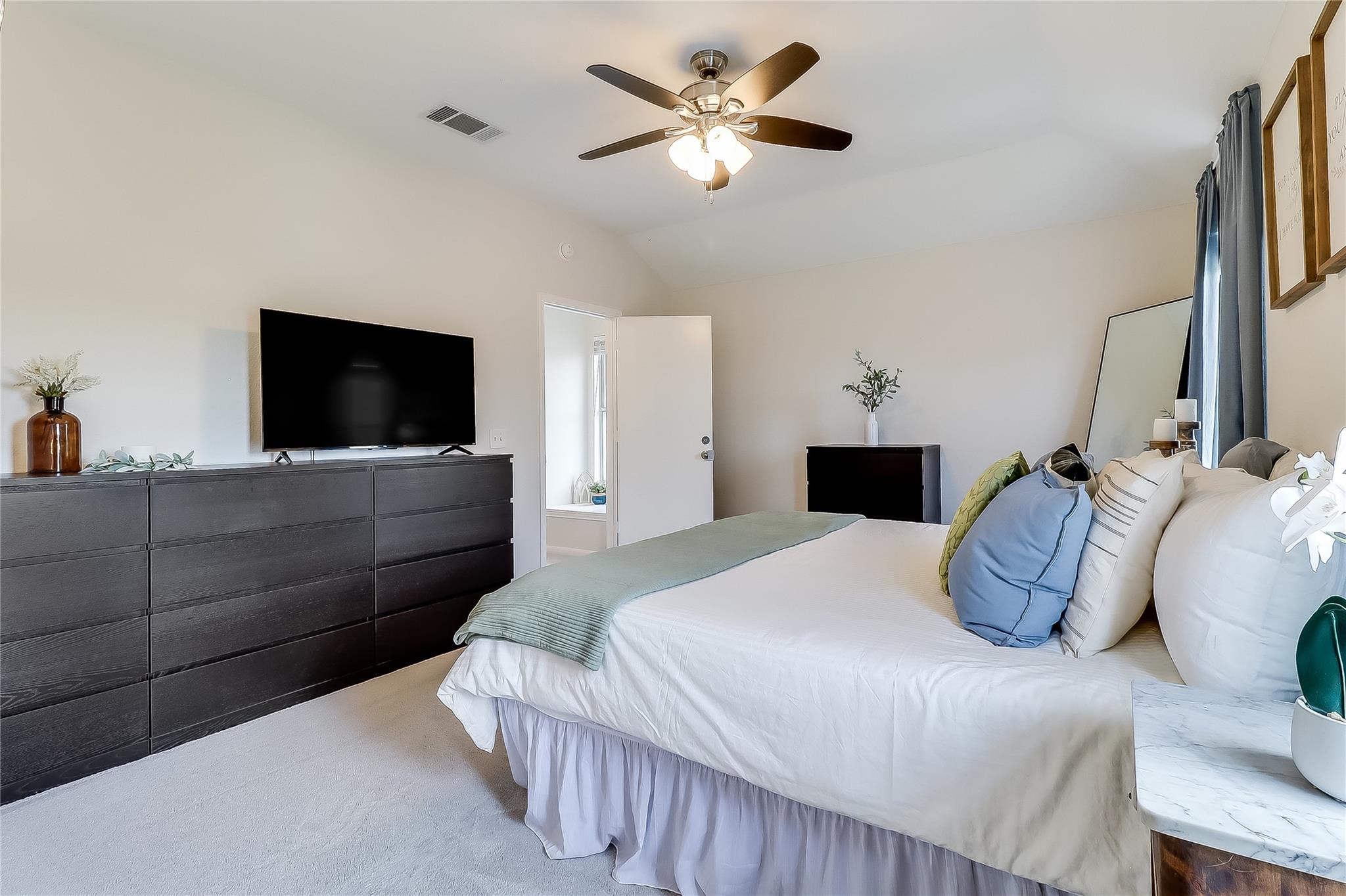 211 Estate Dr, Hutto, TX 78634