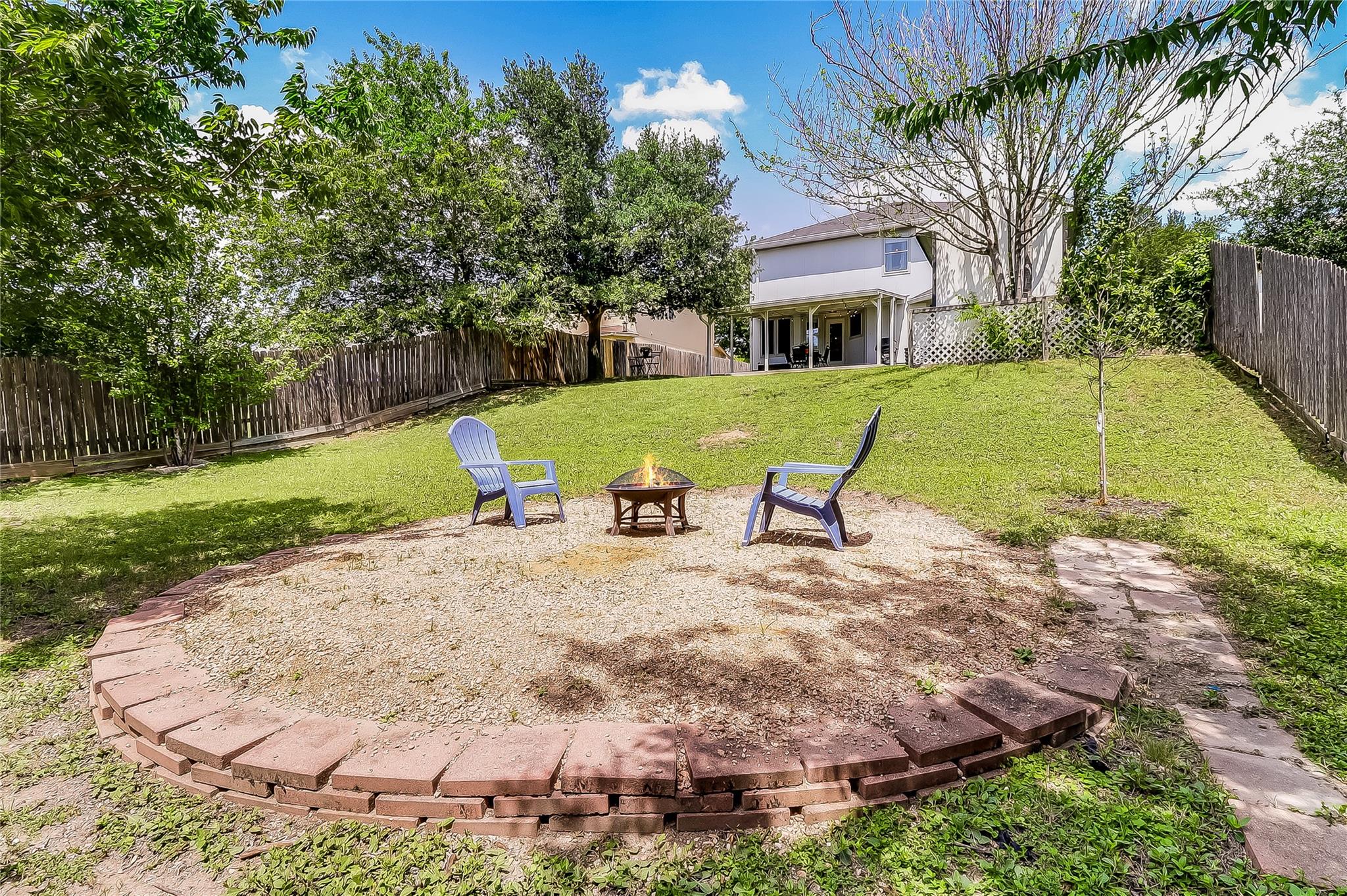 211 Estate Dr, Hutto, TX 78634