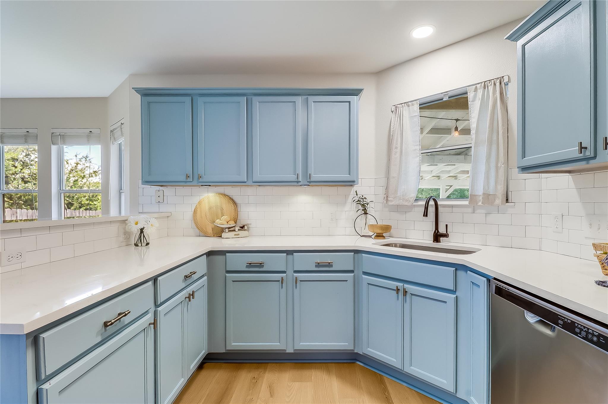 211 Estate Dr, Hutto, TX 78634
